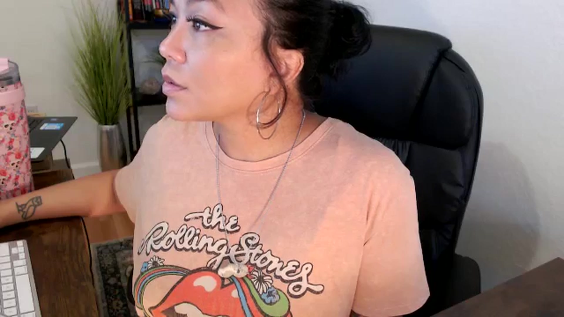 Gallery image thumbnail from MickaylaMinx's myfreecams stream on, 11/19/2024, 16:33 image 15 of 20