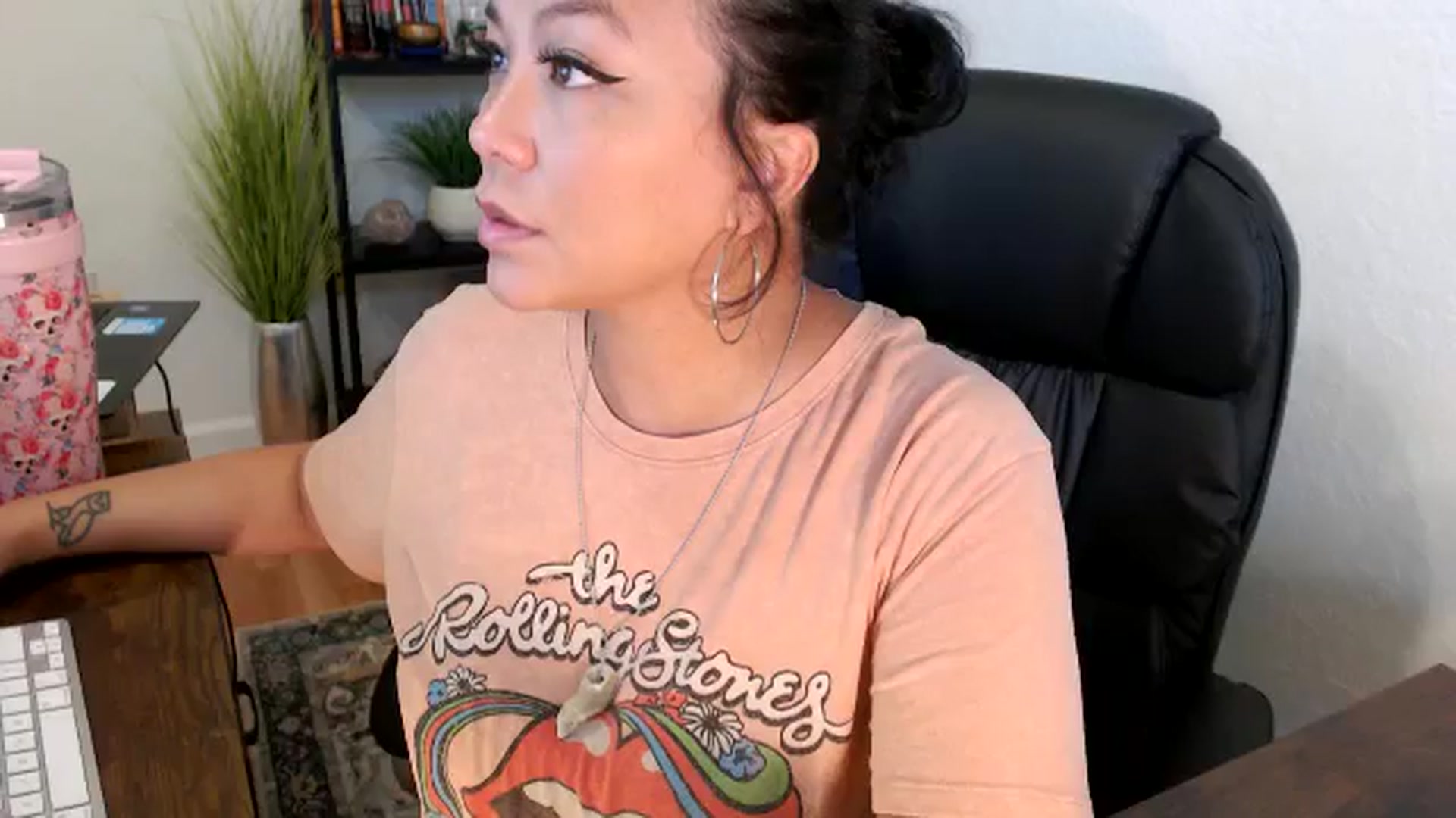 Gallery image thumbnail from MickaylaMinx's myfreecams stream on, 11/19/2024, 17:00 image 8 of 20