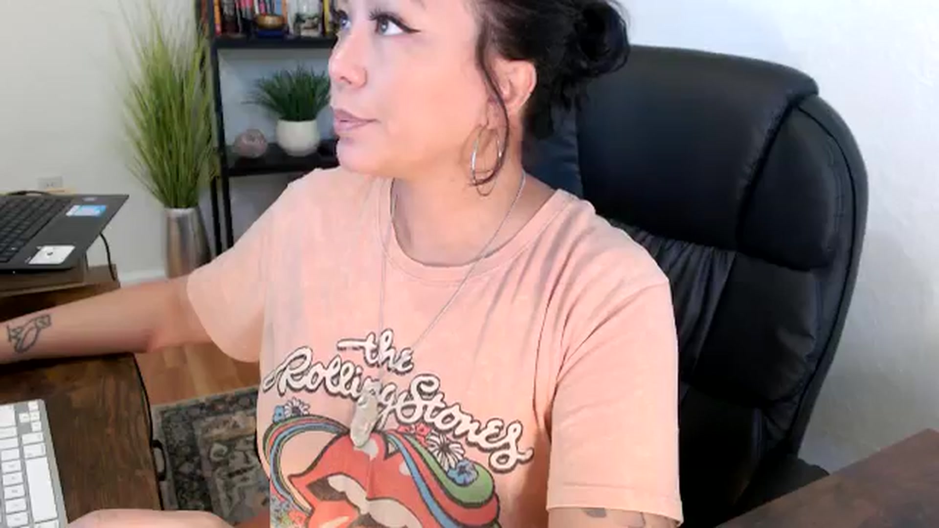 Gallery image thumbnail from MickaylaMinx's myfreecams stream on, 11/19/2024, 17:00 image 19 of 20