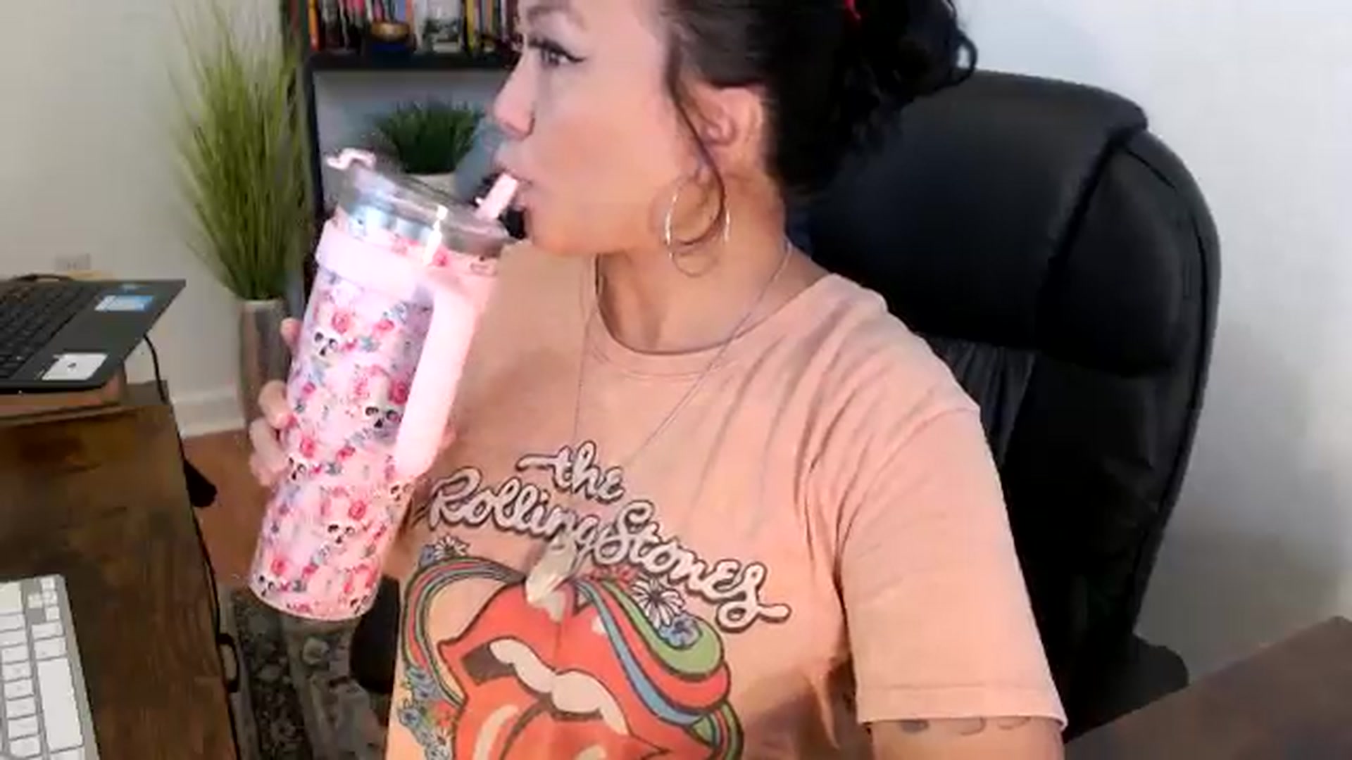 Gallery image thumbnail from MickaylaMinx's myfreecams stream on, 11/19/2024, 17:00 image 12 of 20