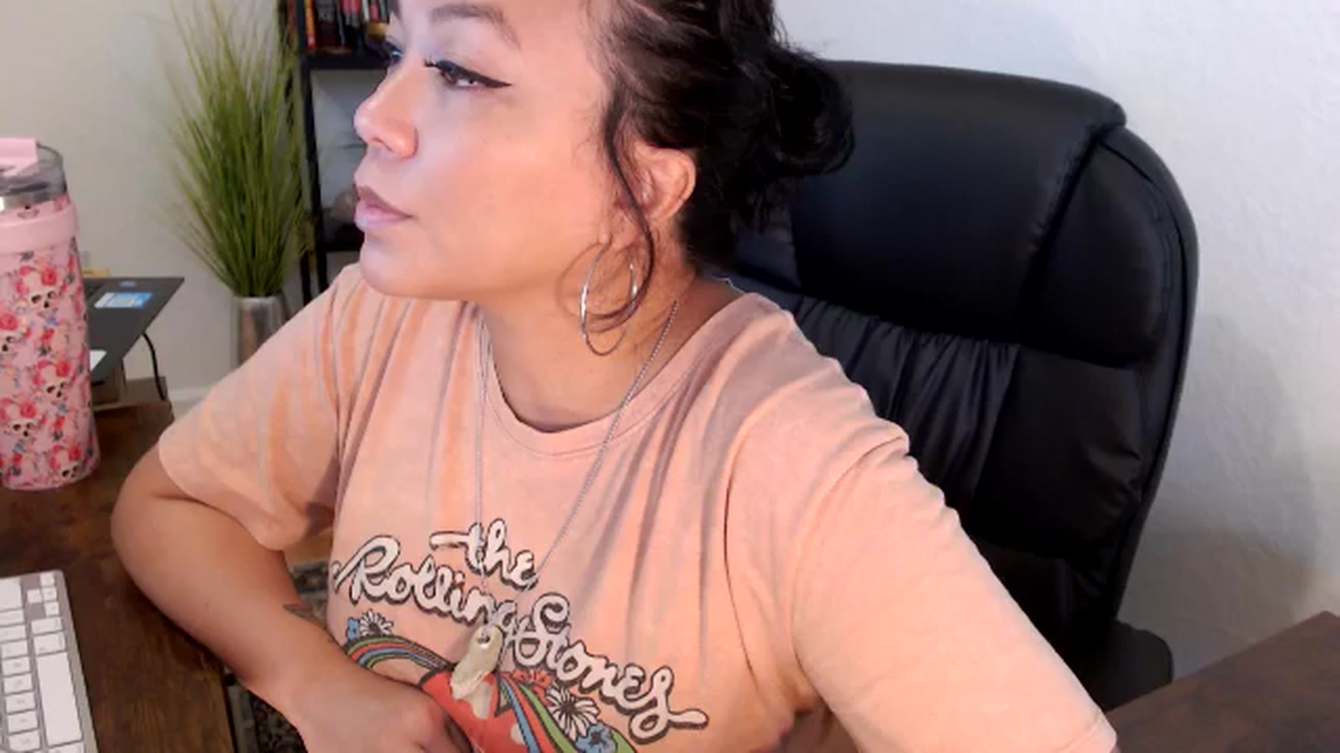 Gallery image thumbnail from MickaylaMinx's myfreecams stream on, 11/19/2024, 17:00 image 10 of 20