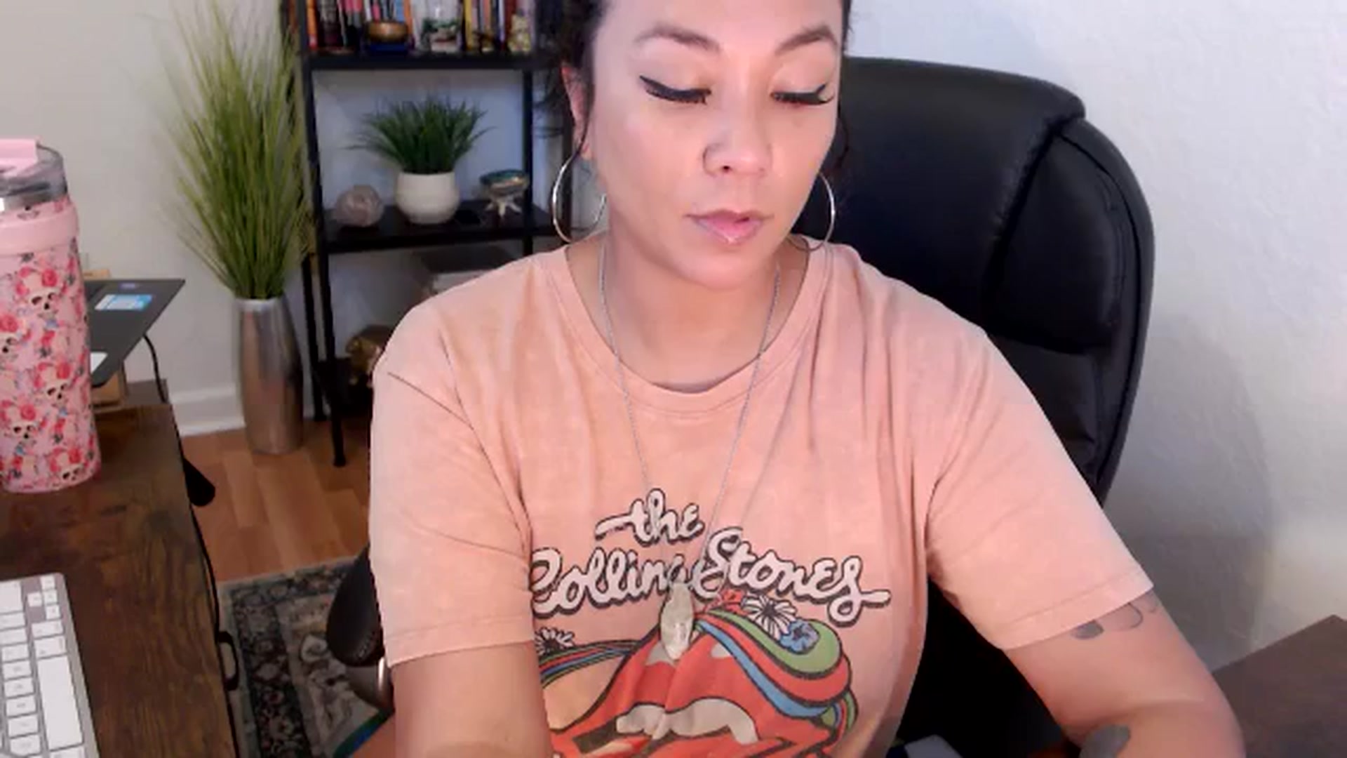 Gallery image thumbnail from MickaylaMinx's myfreecams stream on, 11/19/2024, 17:00 image 1 of 20