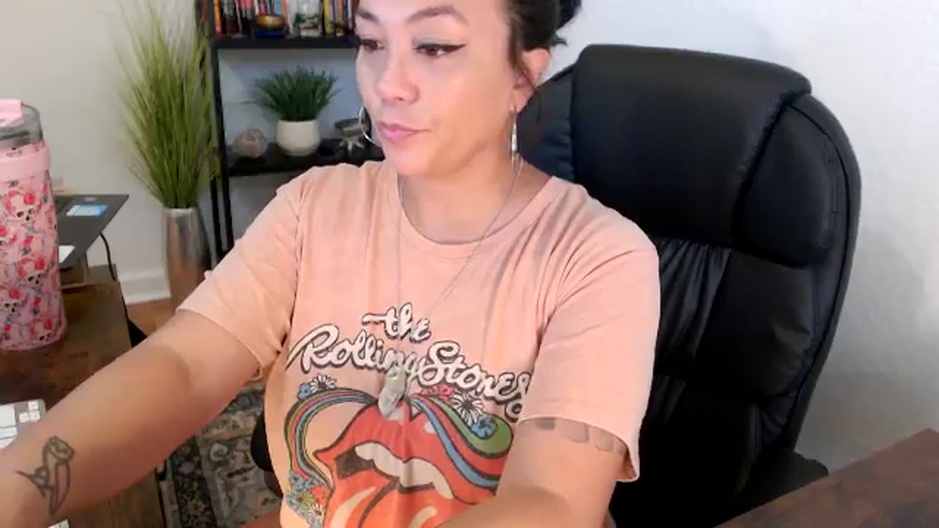 Gallery image thumbnail from MickaylaMinx's myfreecams stream on, 11/19/2024, 17:00 image 16 of 20