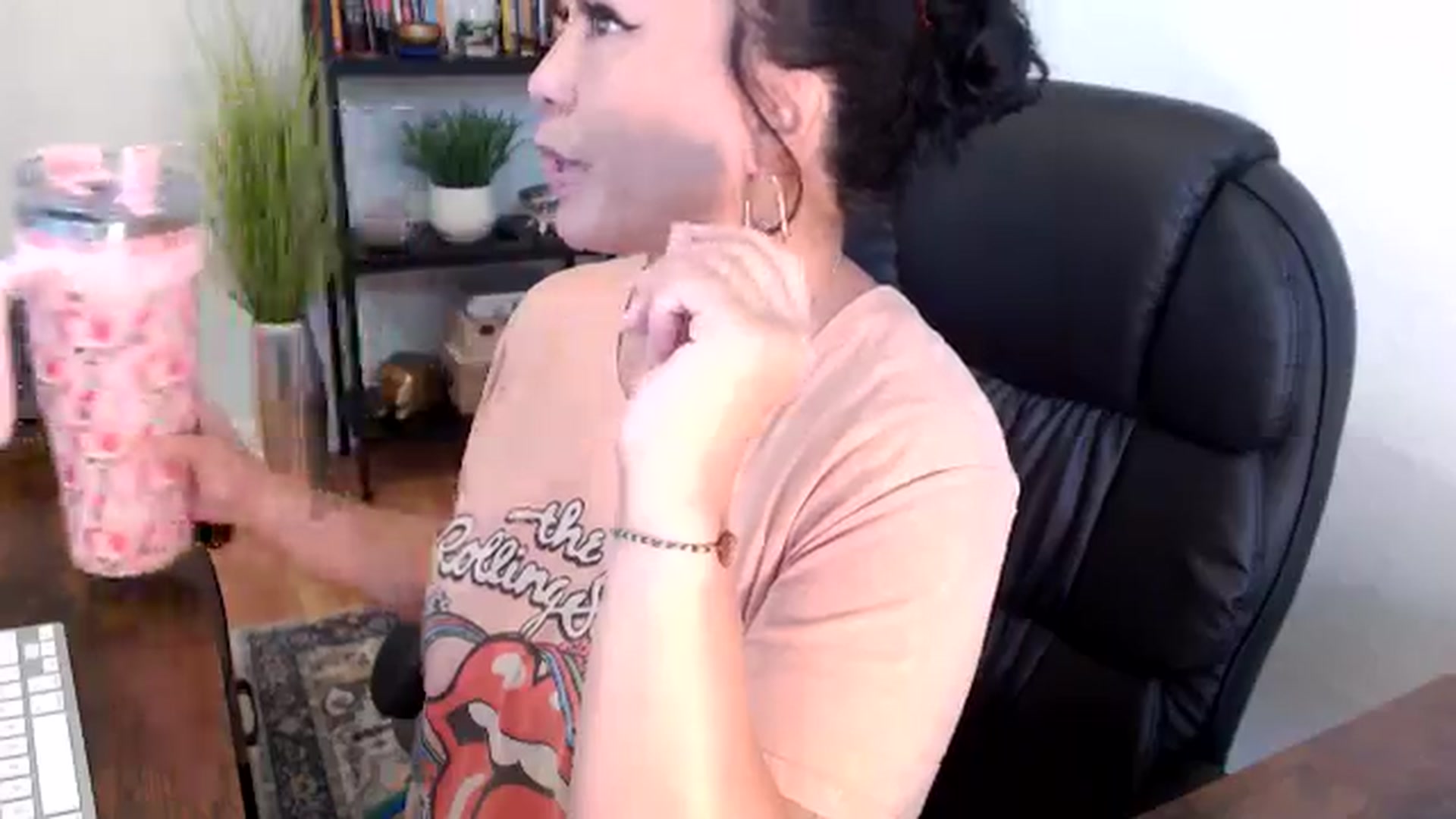 Gallery image thumbnail from MickaylaMinx's myfreecams stream on, 11/19/2024, 17:25 image 3 of 20