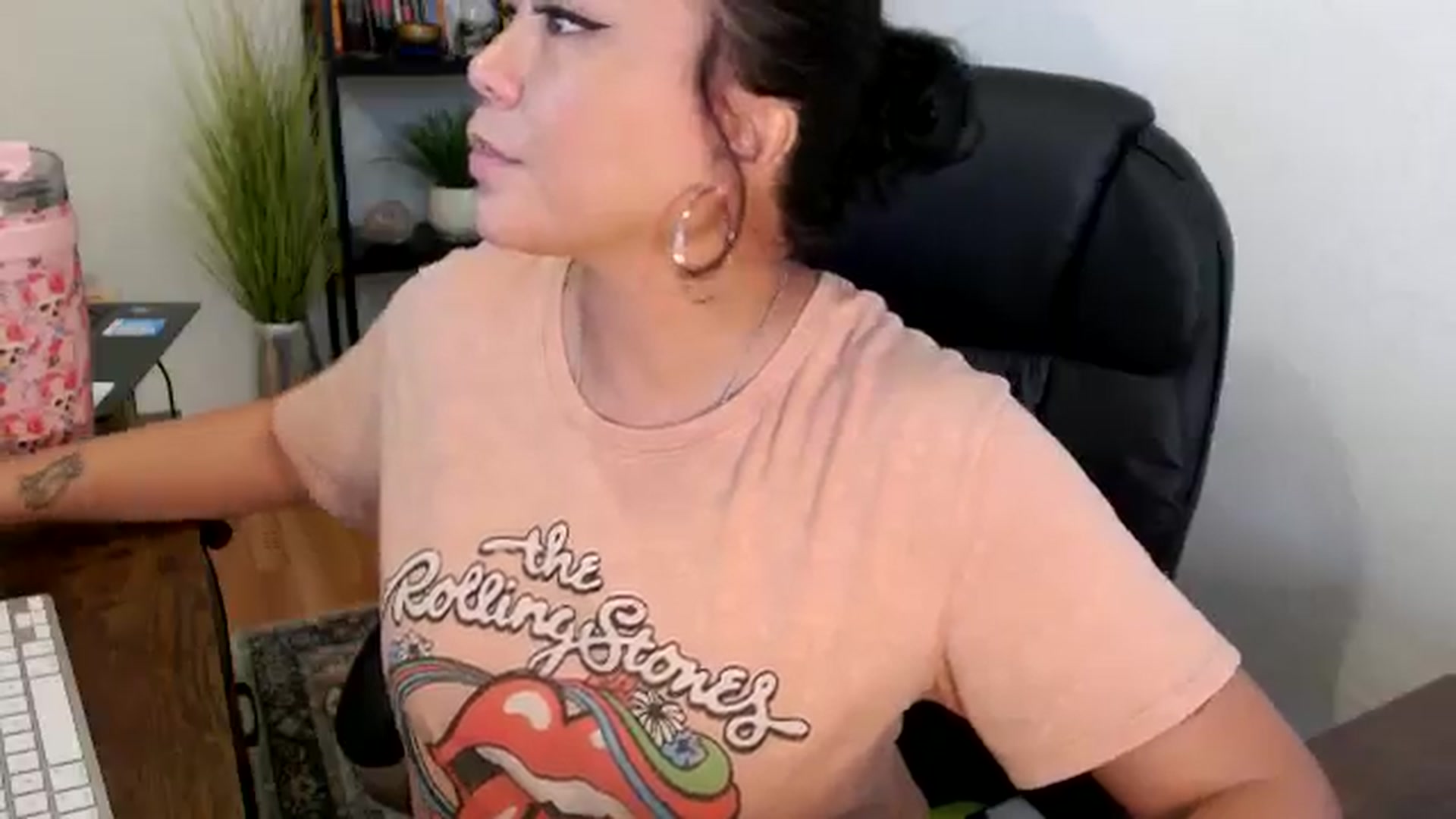 Gallery image thumbnail from MickaylaMinx's myfreecams stream on, 11/19/2024, 17:25 image 10 of 20