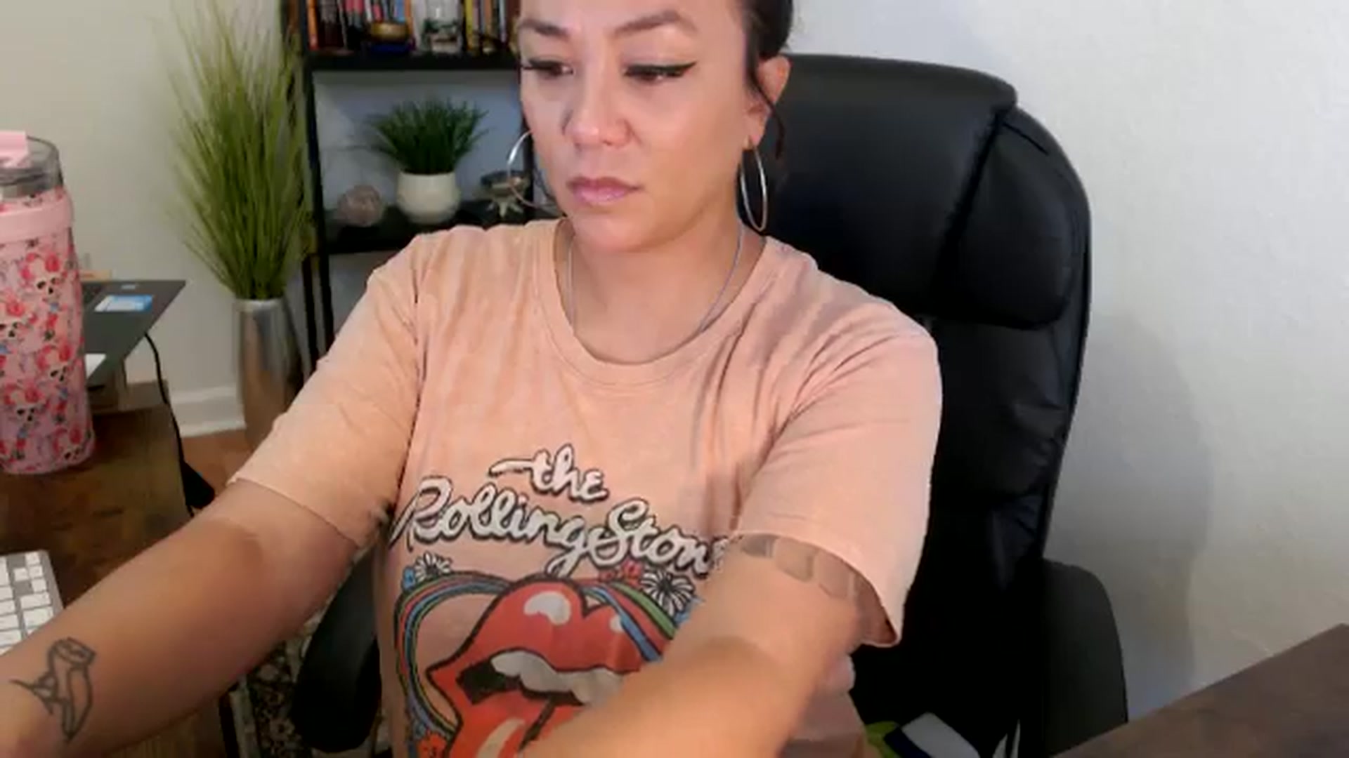Gallery image thumbnail from MickaylaMinx's myfreecams stream on, 11/19/2024, 17:25 image 17 of 20