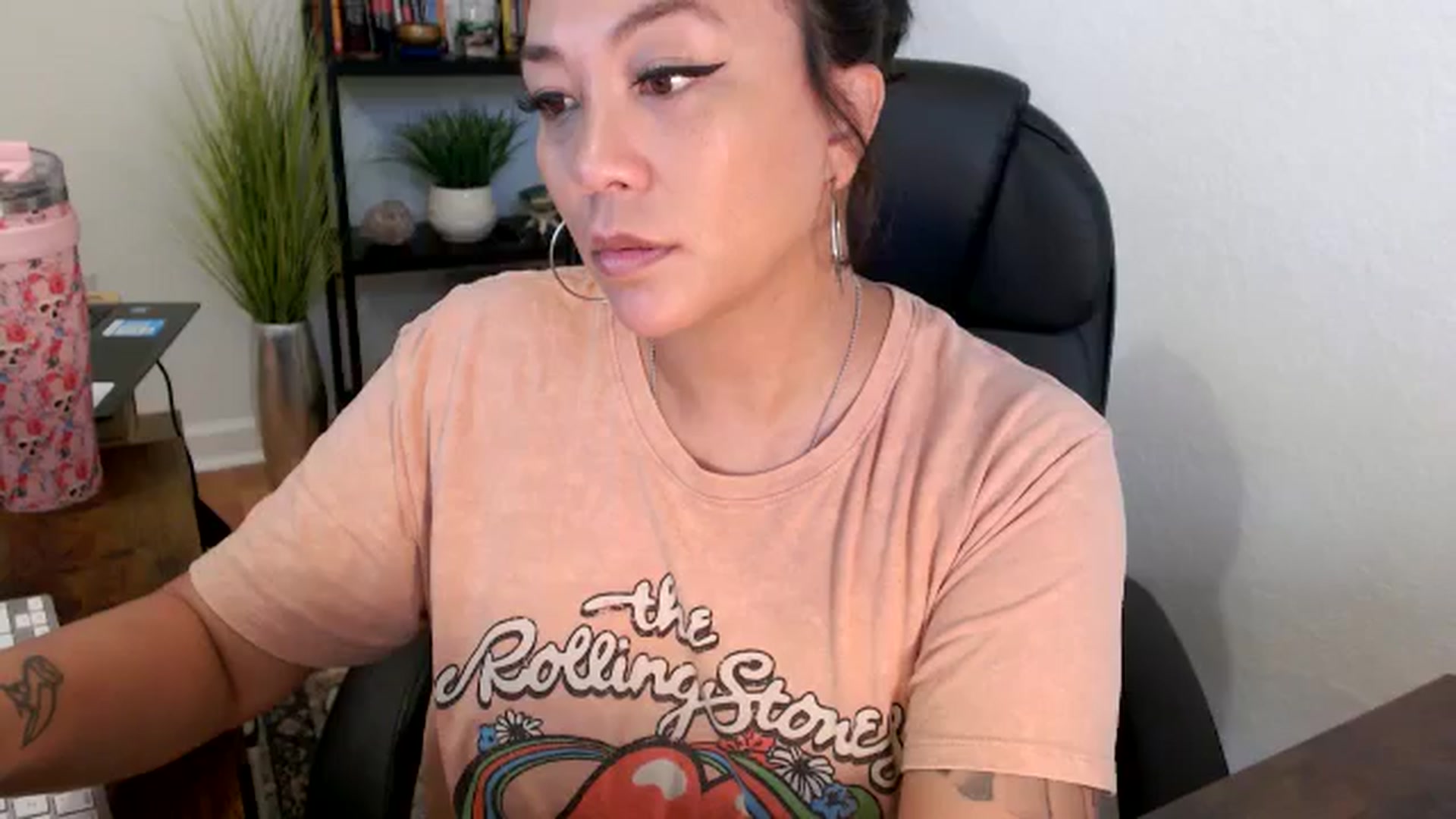 Gallery image thumbnail from MickaylaMinx's myfreecams stream on, 11/19/2024, 17:25 image 14 of 20
