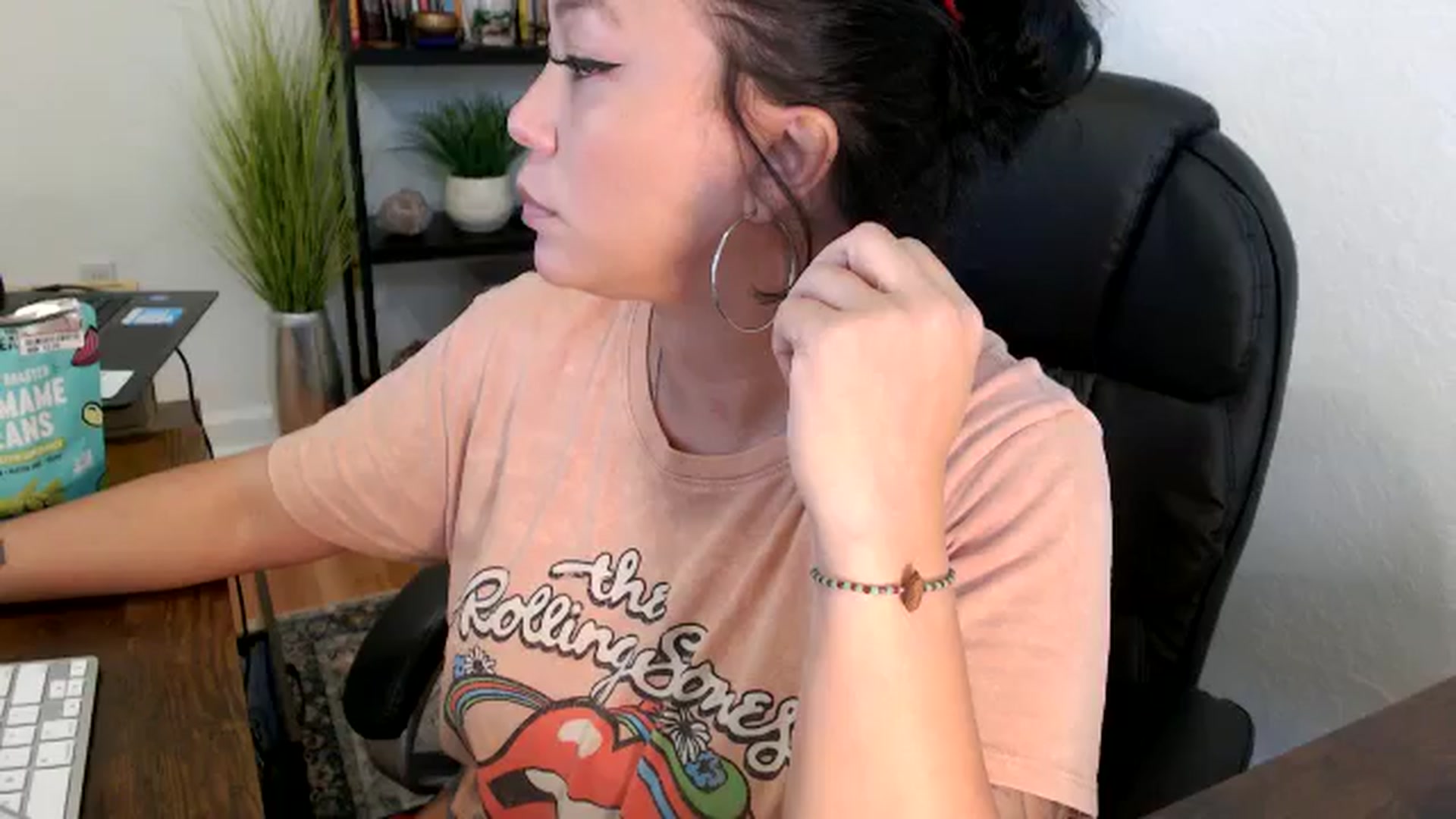 Gallery image thumbnail from MickaylaMinx's myfreecams stream on, 11/19/2024, 19:17 image 1 of 20