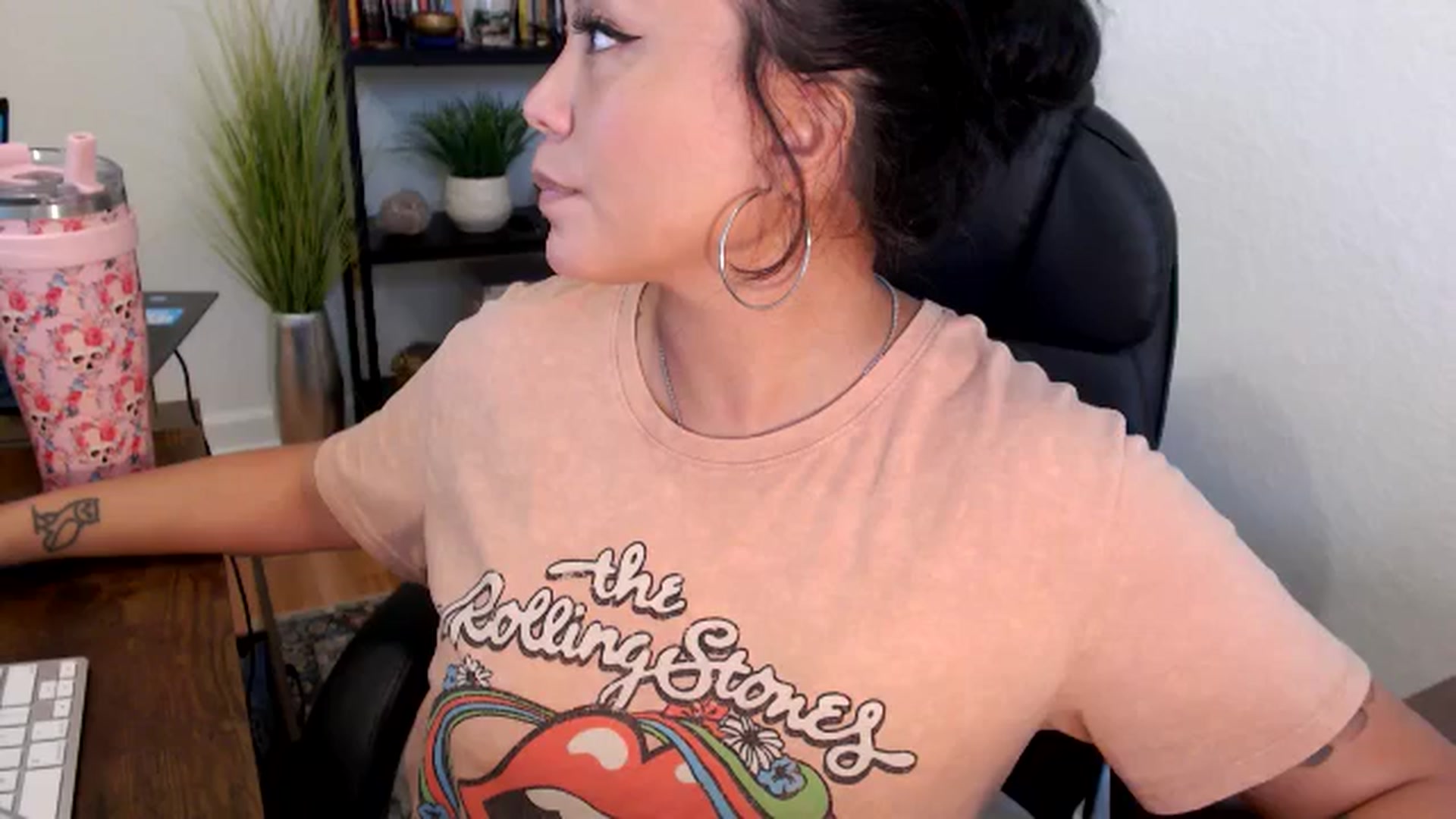 Gallery image thumbnail from MickaylaMinx's myfreecams stream on, 11/19/2024, 19:17 image 16 of 20