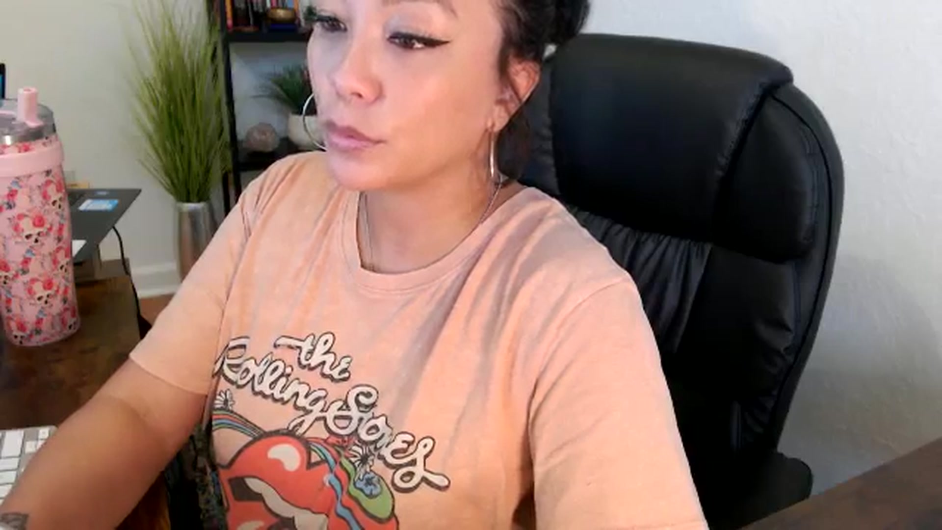 Gallery image thumbnail from MickaylaMinx's myfreecams stream on, 11/19/2024, 19:17 image 20 of 20
