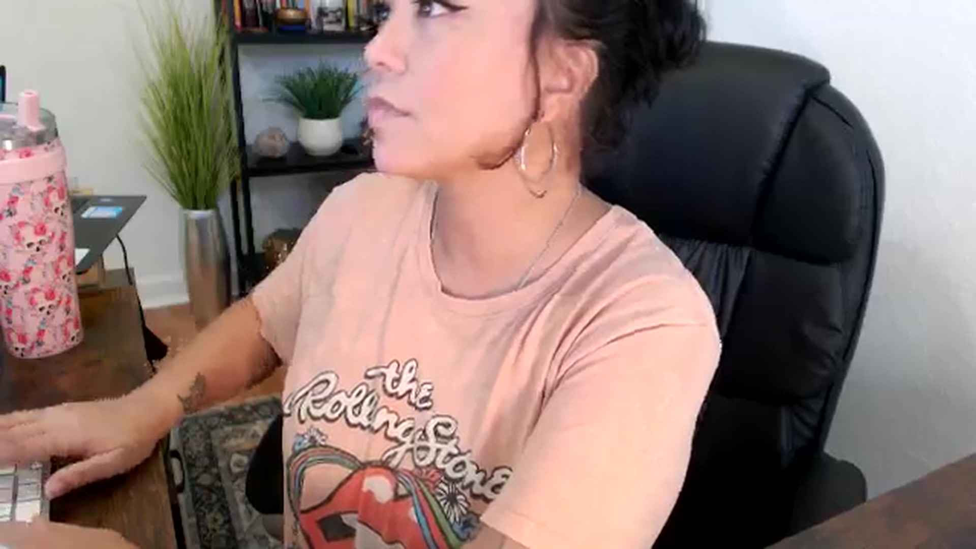 Gallery image thumbnail from MickaylaMinx's myfreecams stream on, 11/19/2024, 20:23 image 2 of 20