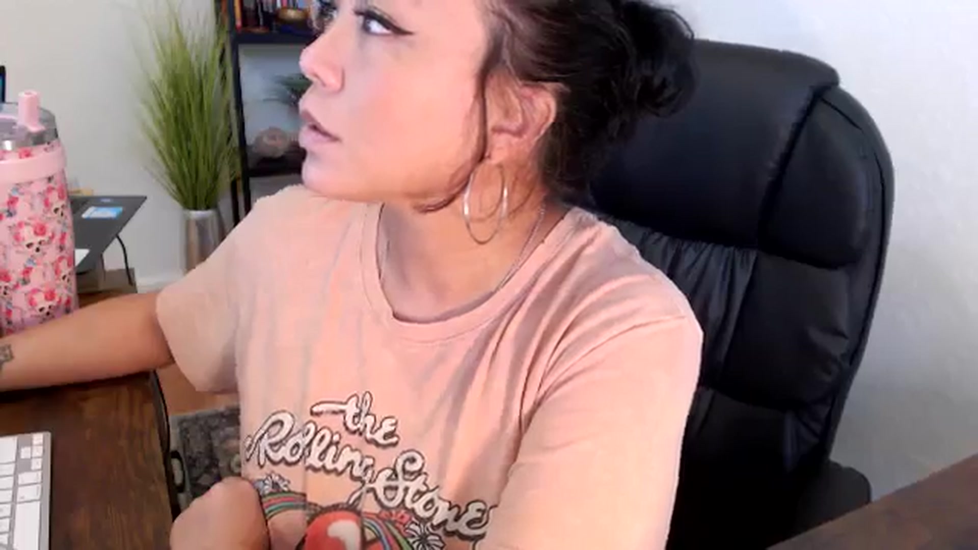 Gallery image thumbnail from MickaylaMinx's myfreecams stream on, 11/19/2024, 20:23 image 4 of 20