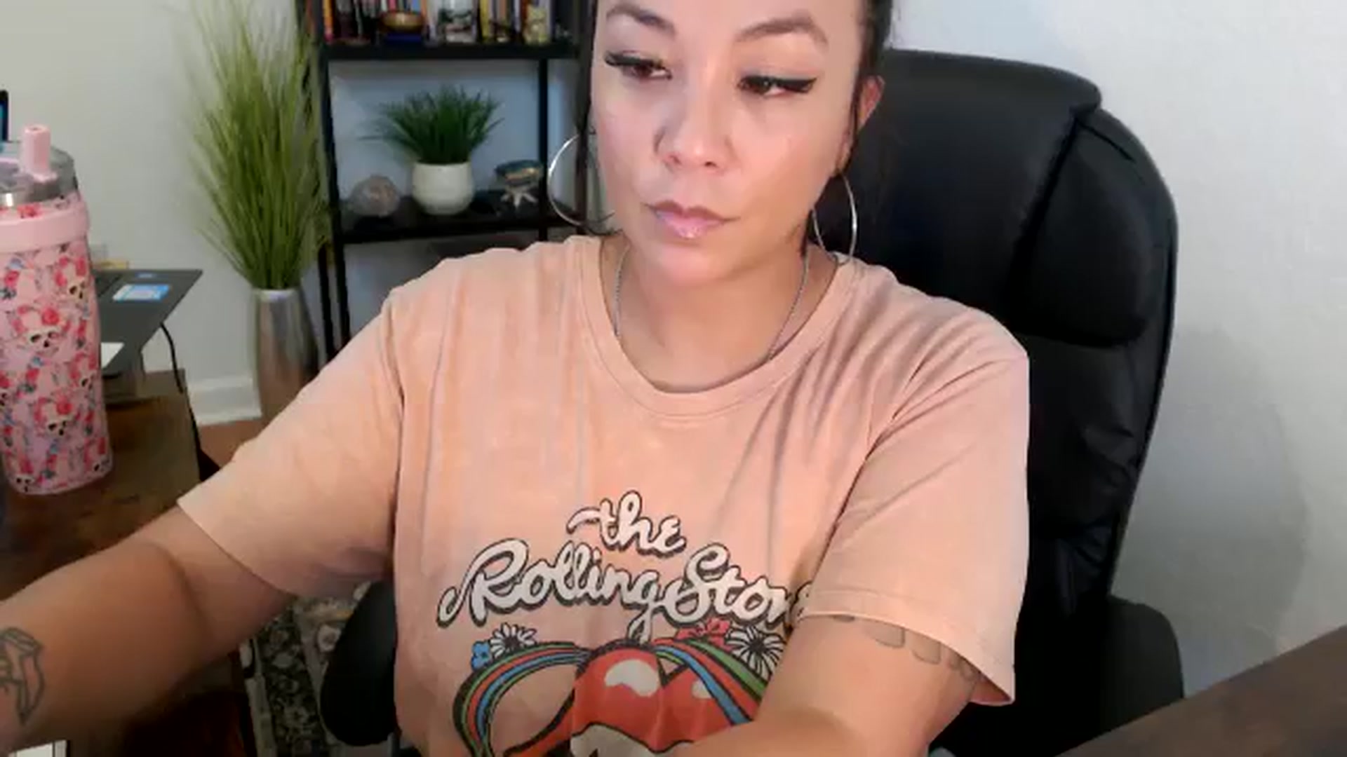 Gallery image thumbnail from MickaylaMinx's myfreecams stream on, 11/19/2024, 20:23 image 5 of 20