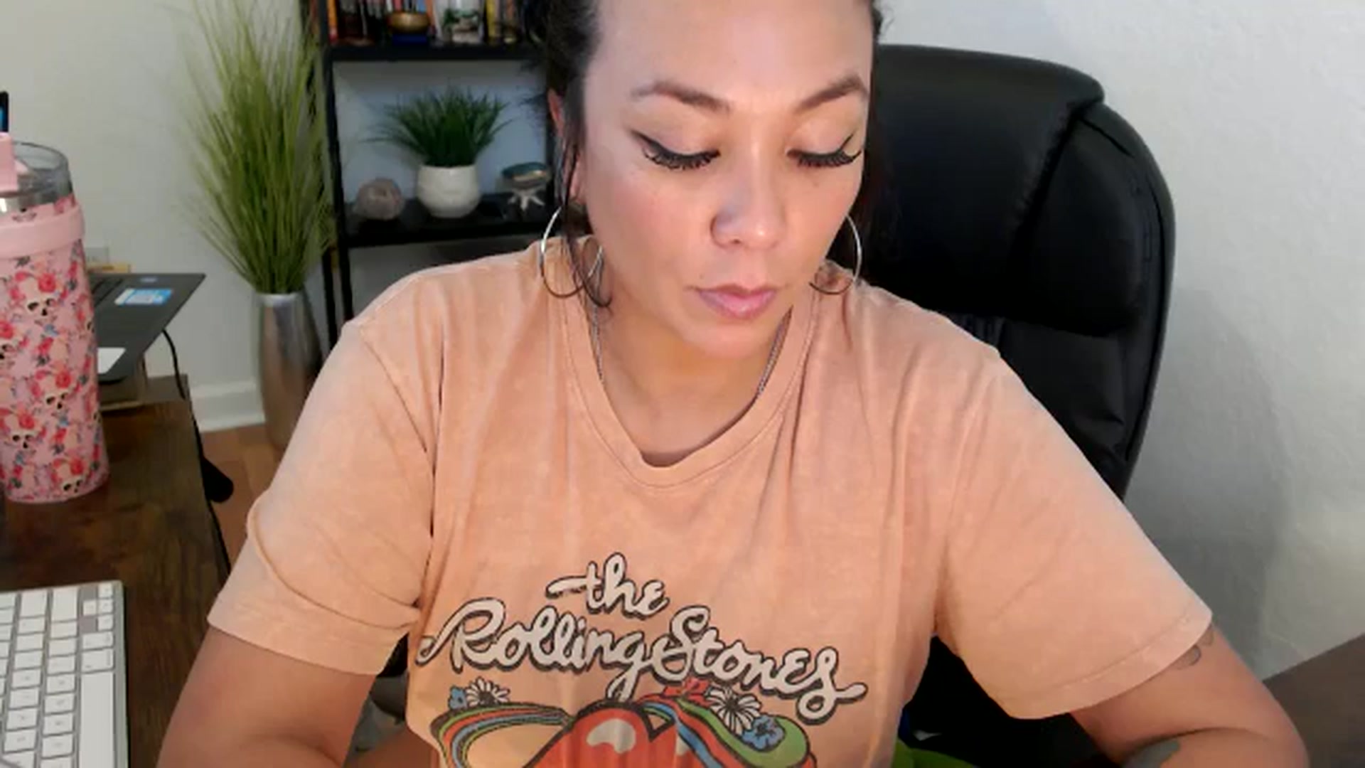 Gallery image thumbnail from MickaylaMinx's myfreecams stream on, 11/19/2024, 20:23 image 18 of 20
