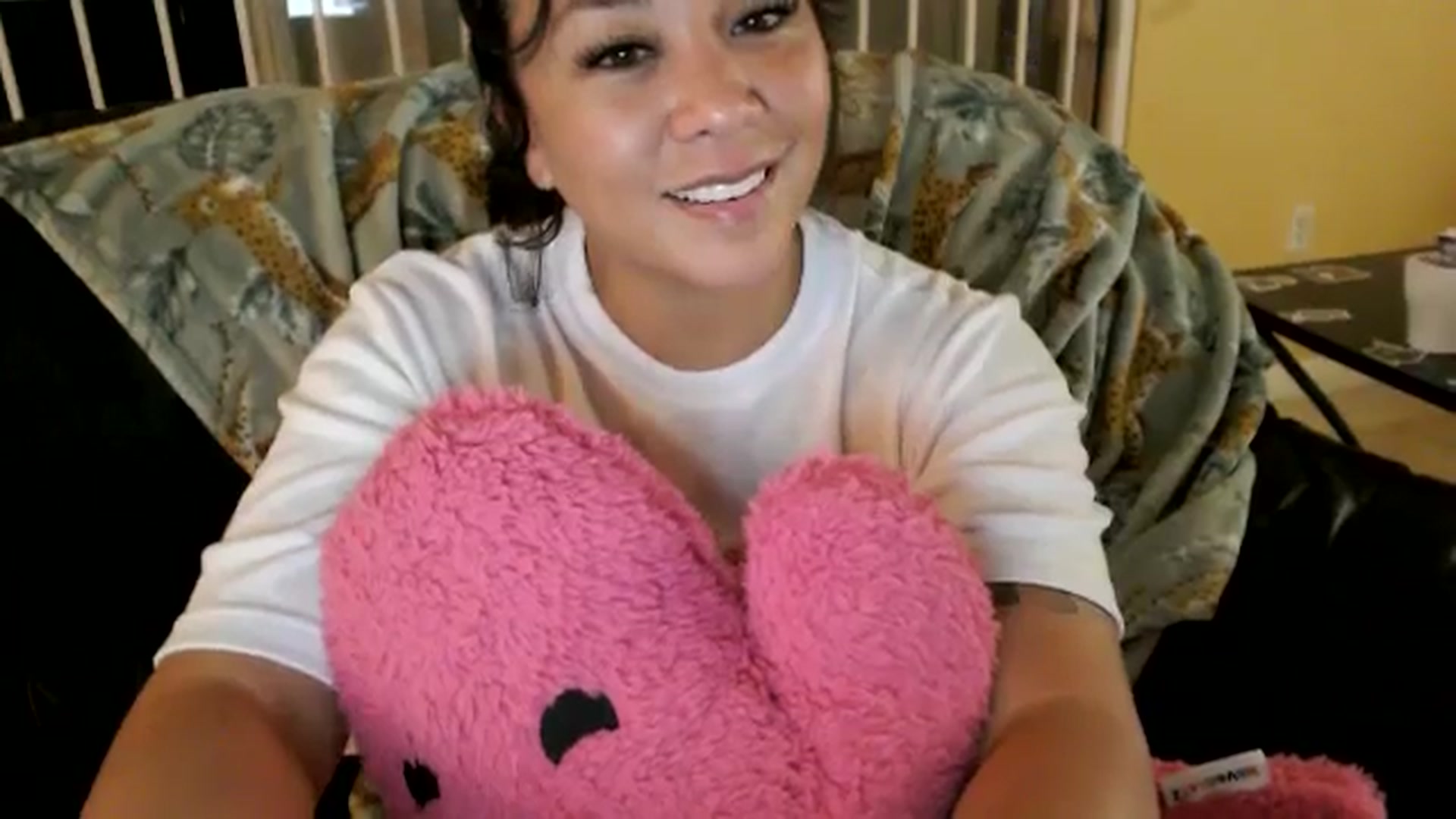 Gallery image thumbnail from MickaylaMinx's myfreecams stream on, 11/20/2024, 24:45 image 20 of 20