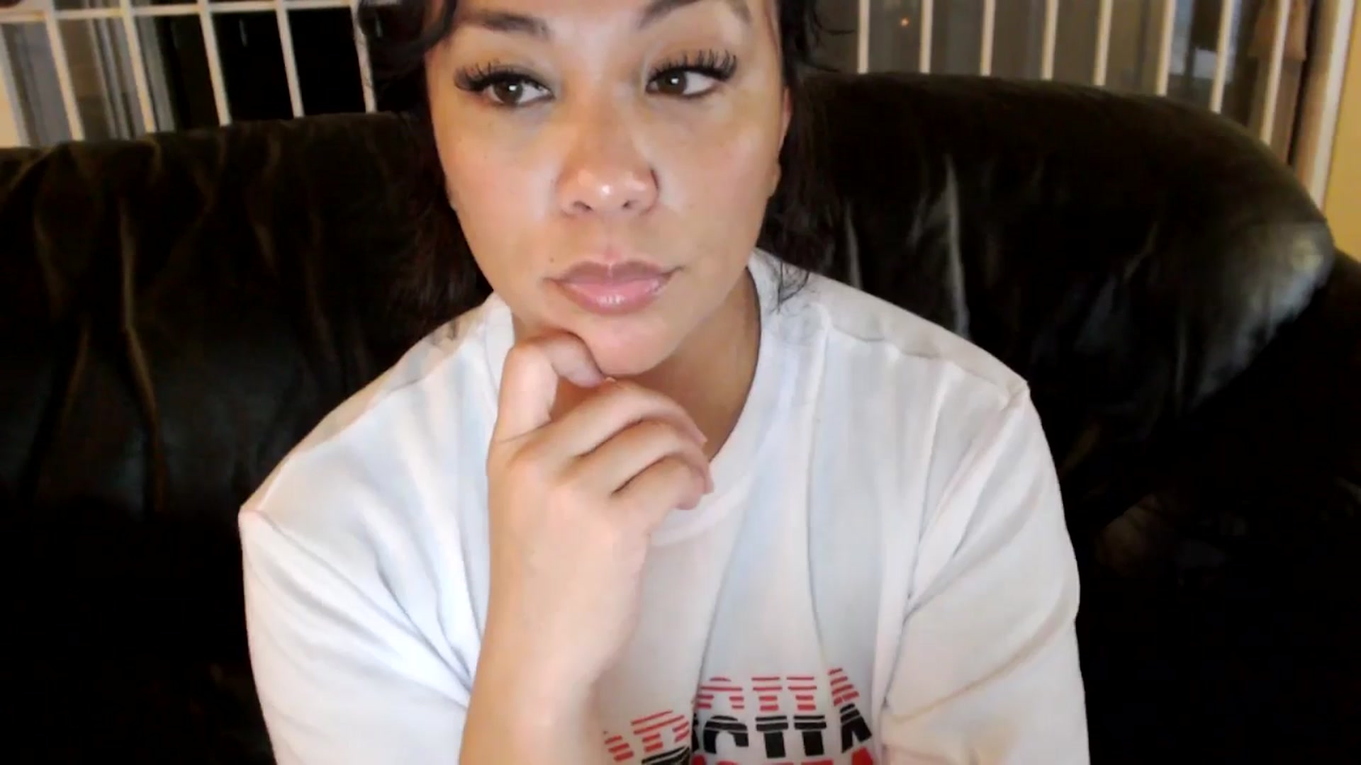 Gallery image thumbnail from MickaylaMinx's myfreecams stream on, 11/20/2024, 03:08 image 7 of 20