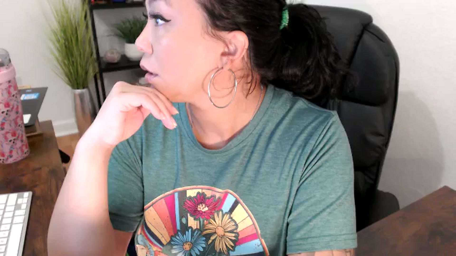 Gallery image thumbnail from MickaylaMinx's myfreecams stream on, 11/20/2024, 16:41 image 14 of 20