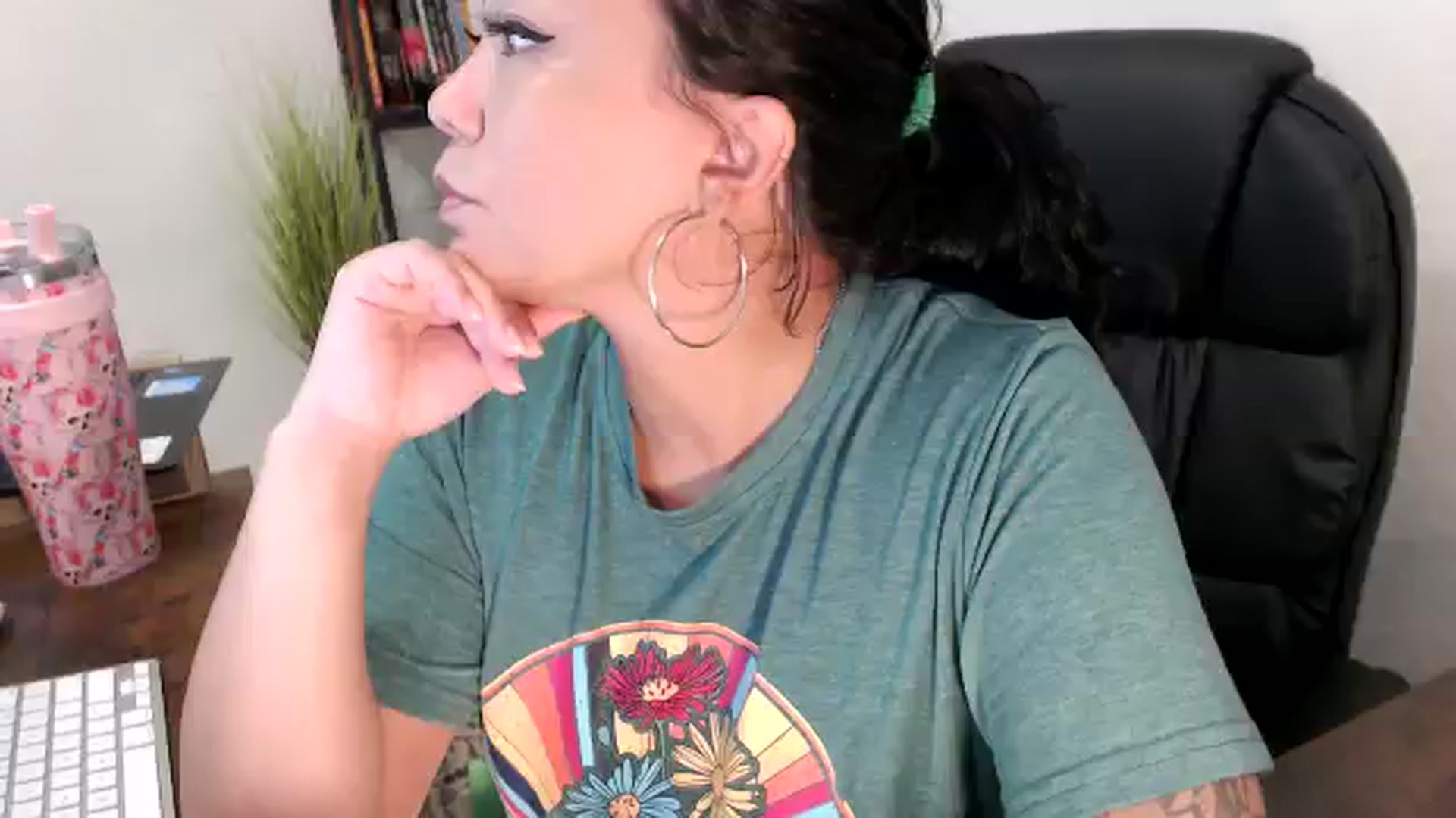 Gallery image thumbnail from MickaylaMinx's myfreecams stream on, 11/20/2024, 16:41 image 6 of 20