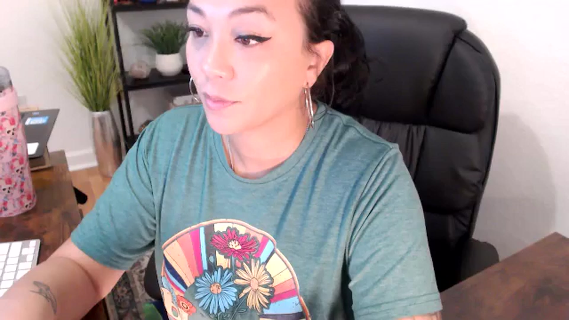Gallery image thumbnail from MickaylaMinx's myfreecams stream on, 11/20/2024, 16:41 image 16 of 20