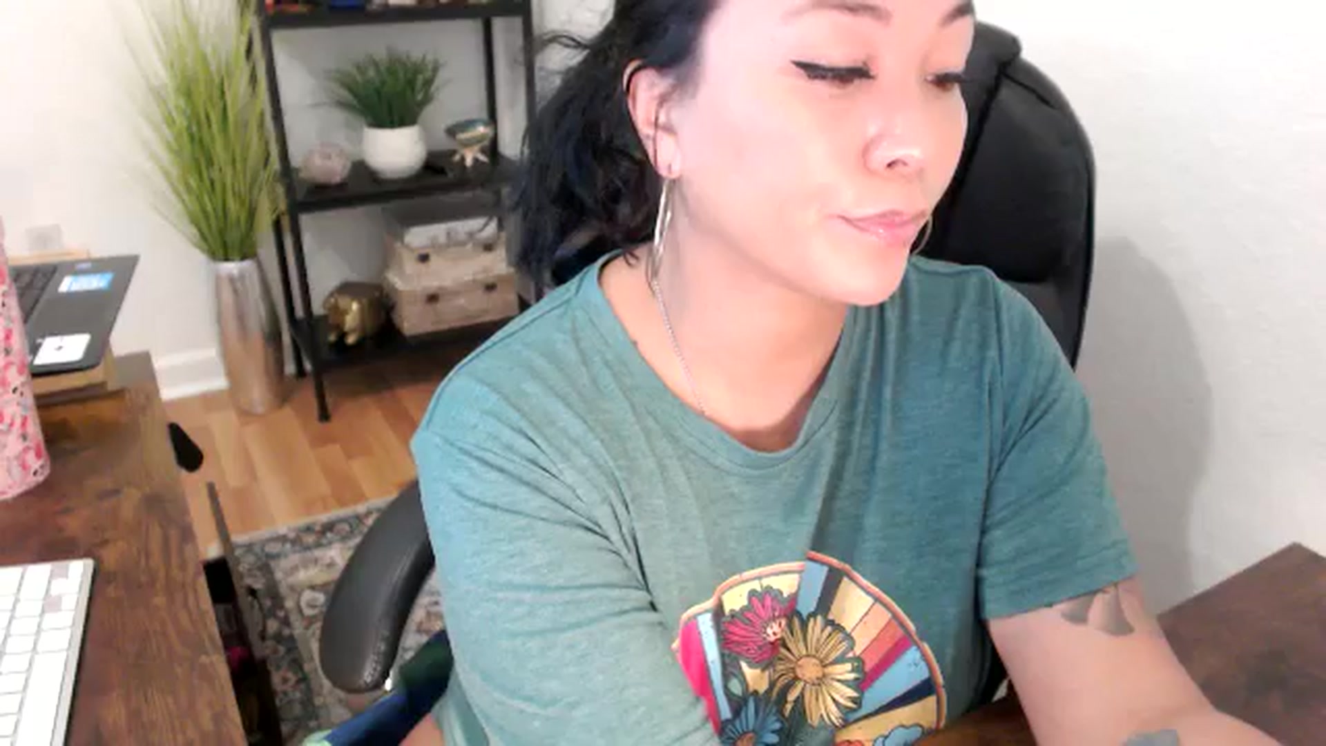 Gallery image thumbnail from MickaylaMinx's myfreecams stream on, 11/20/2024, 17:26 image 6 of 20