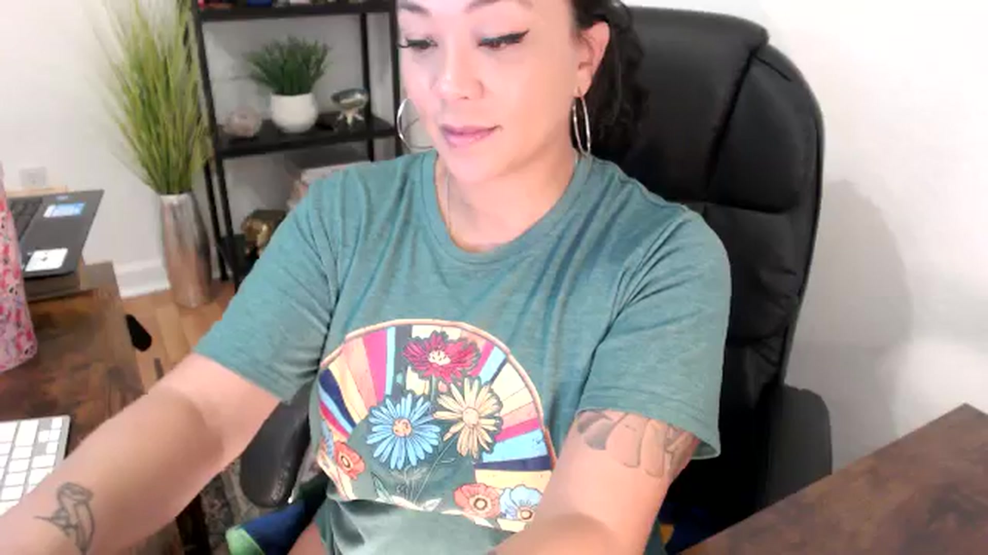 Gallery image thumbnail from MickaylaMinx's myfreecams stream on, 11/20/2024, 17:26 image 4 of 20