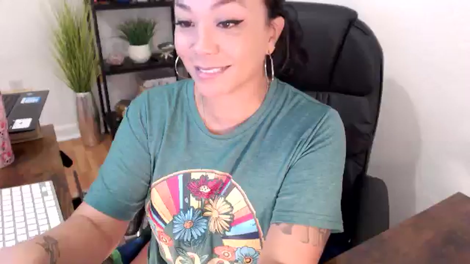 Gallery image thumbnail from MickaylaMinx's myfreecams stream on, 11/20/2024, 17:26 image 20 of 20