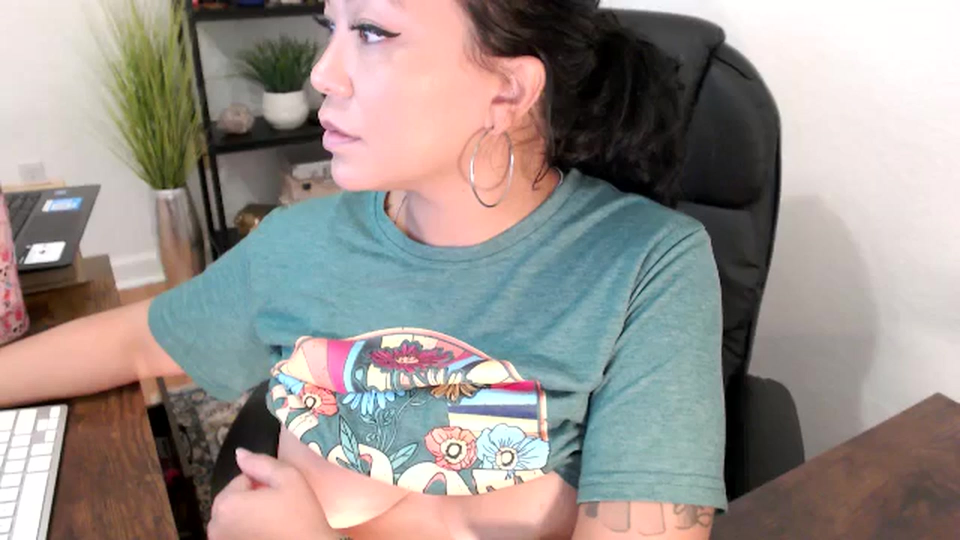 Gallery image thumbnail from MickaylaMinx's myfreecams stream on, 11/20/2024, 17:26 image 13 of 20