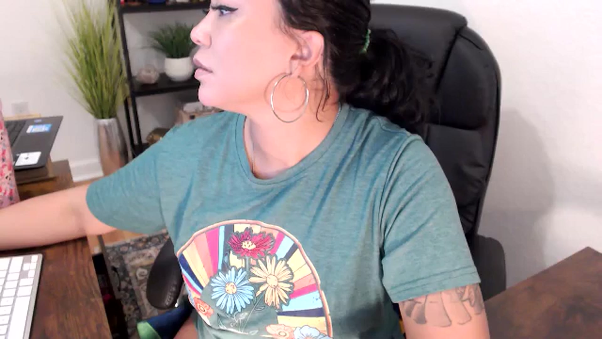 Gallery image thumbnail from MickaylaMinx's myfreecams stream on, 11/20/2024, 17:26 image 5 of 20