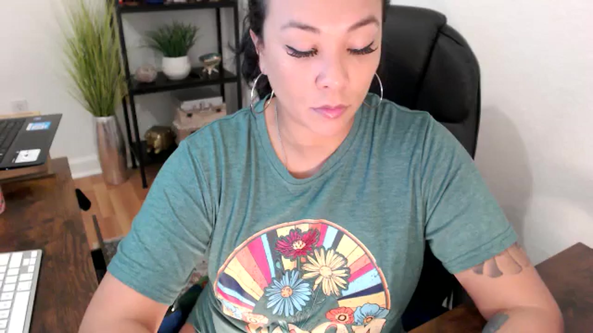 Gallery image thumbnail from MickaylaMinx's myfreecams stream on, 11/20/2024, 17:26 image 1 of 20