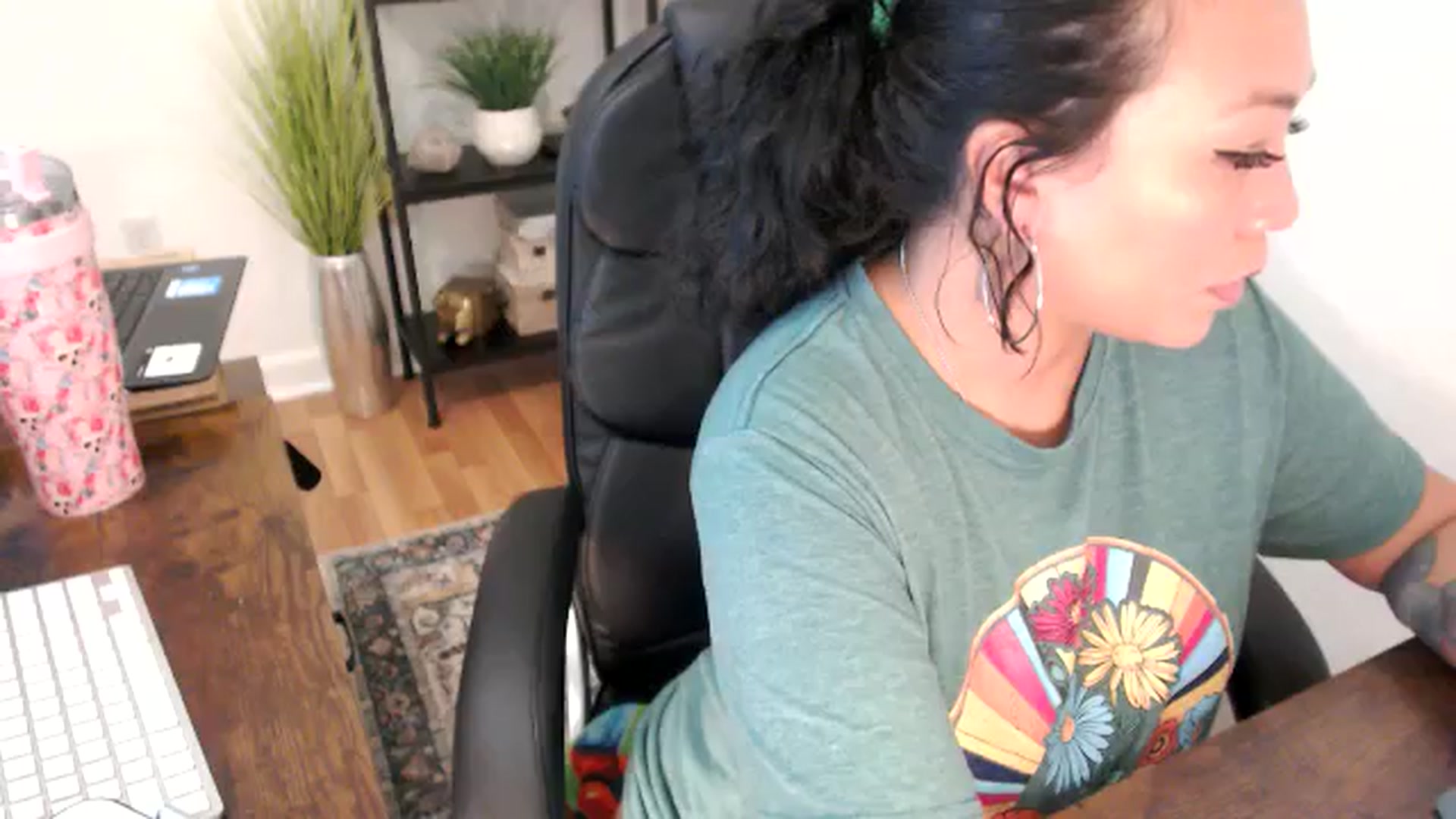 Gallery image thumbnail from MickaylaMinx's myfreecams stream on, 11/20/2024, 18:48 image 8 of 20