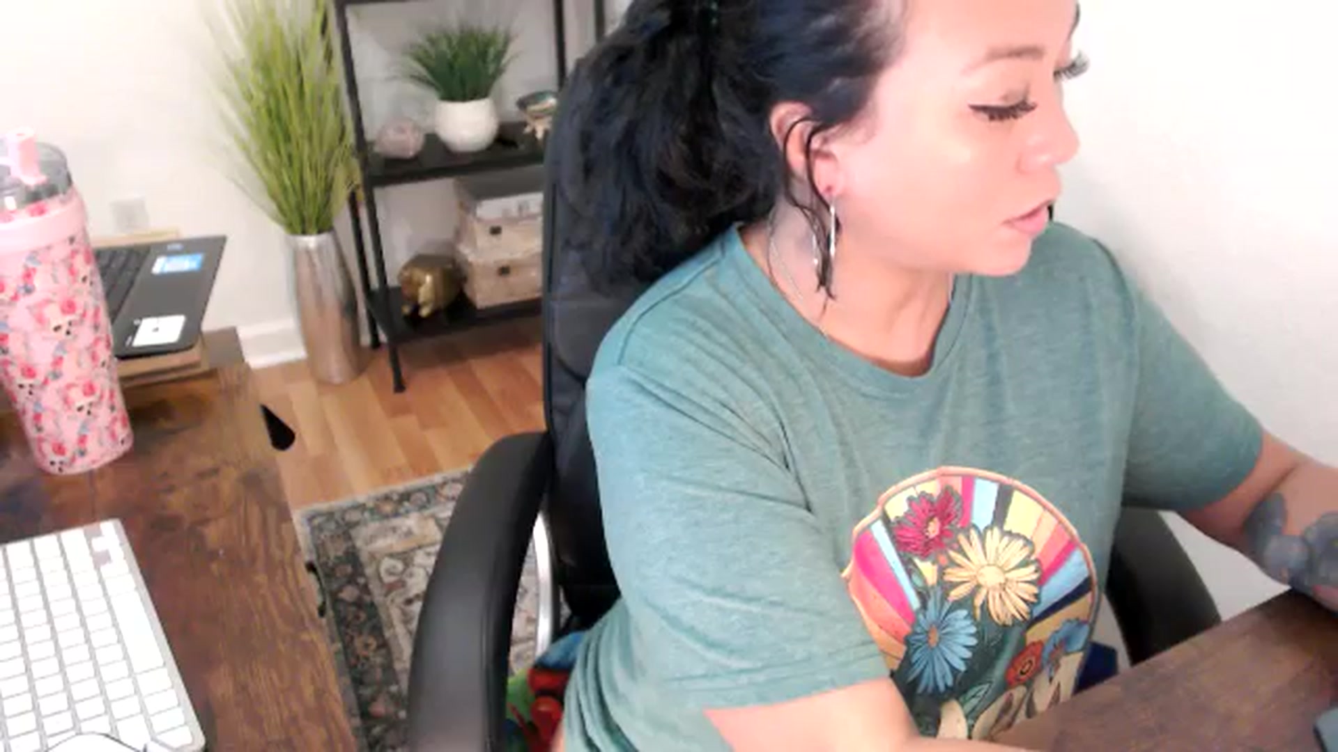 Gallery image thumbnail from MickaylaMinx's myfreecams stream on, 11/20/2024, 18:48 image 6 of 20