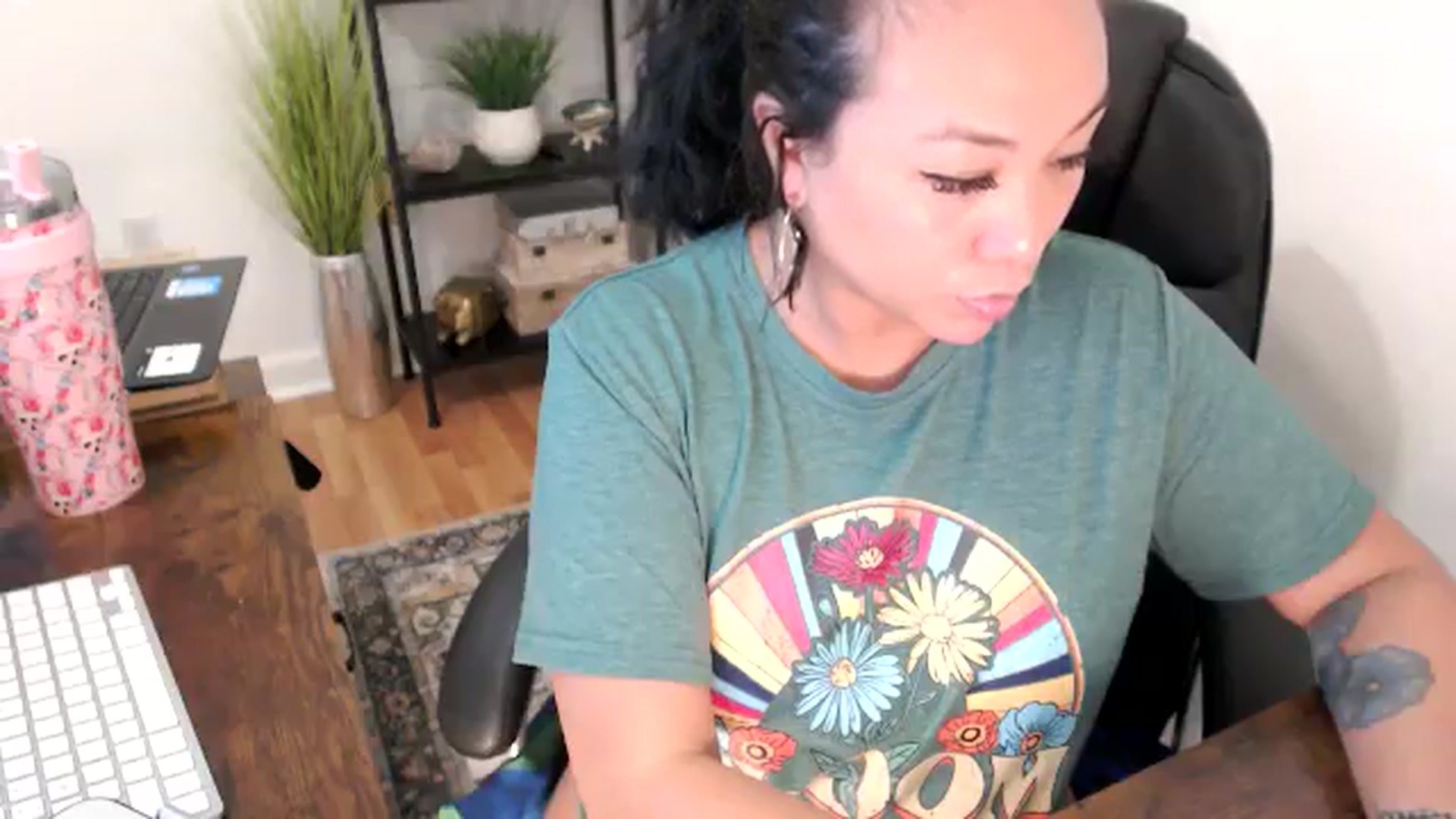 Gallery image thumbnail from MickaylaMinx's myfreecams stream on, 11/20/2024, 18:48 image 9 of 20