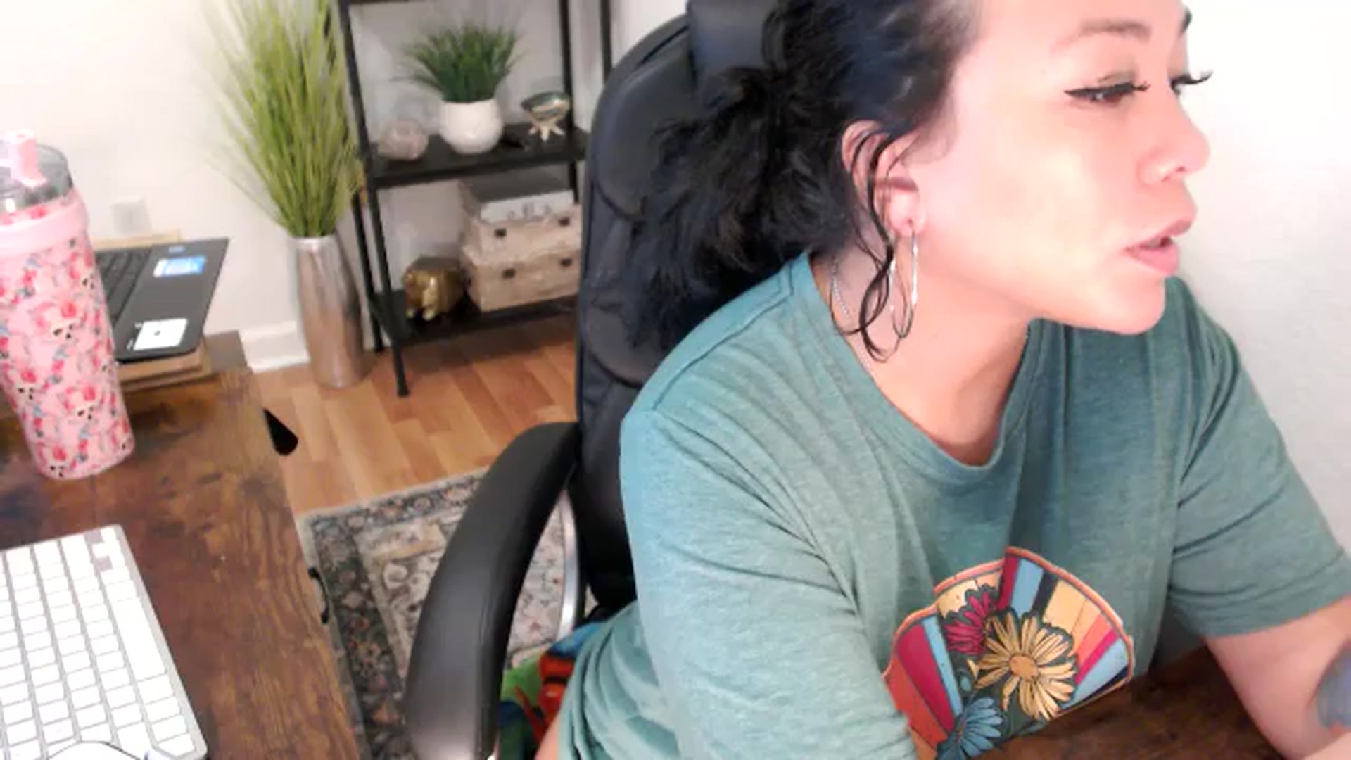 Gallery image thumbnail from MickaylaMinx's myfreecams stream on, 11/20/2024, 18:48 image 4 of 20