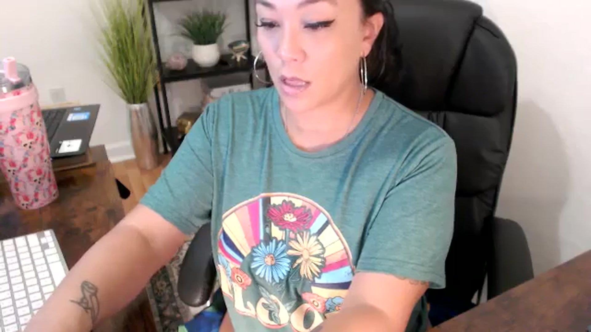 Gallery image thumbnail from MickaylaMinx's myfreecams stream on, 11/20/2024, 18:48 image 7 of 20