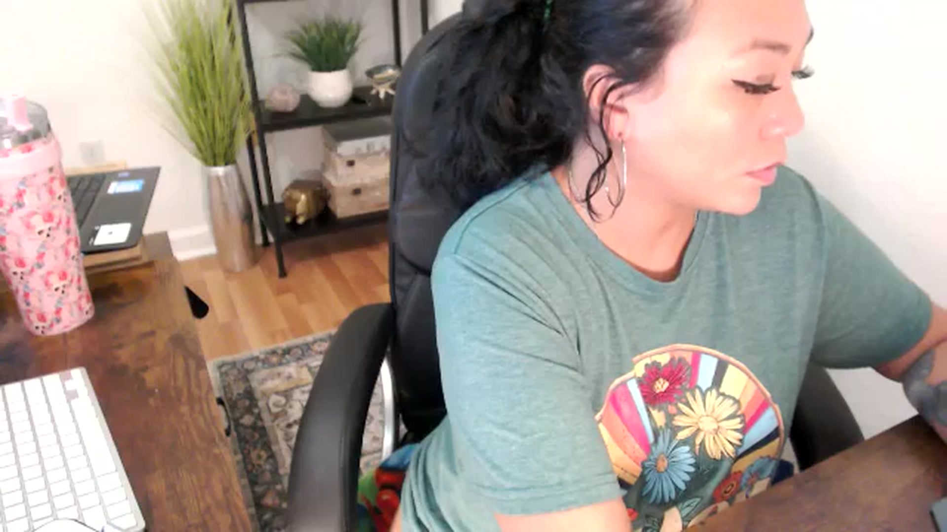 Gallery image thumbnail from MickaylaMinx's myfreecams stream on, 11/20/2024, 18:48 image 5 of 20