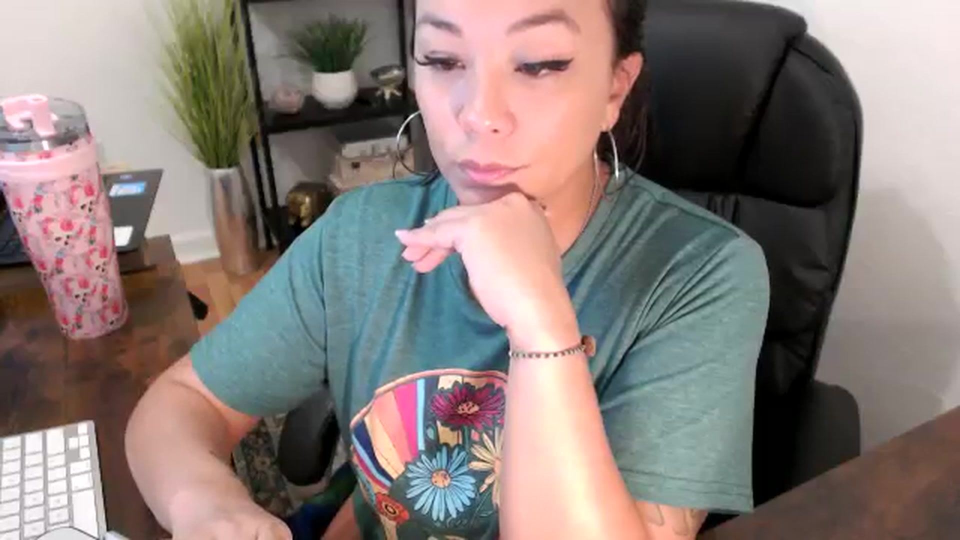 Gallery image thumbnail from MickaylaMinx's myfreecams stream on, 11/20/2024, 19:11 image 11 of 20