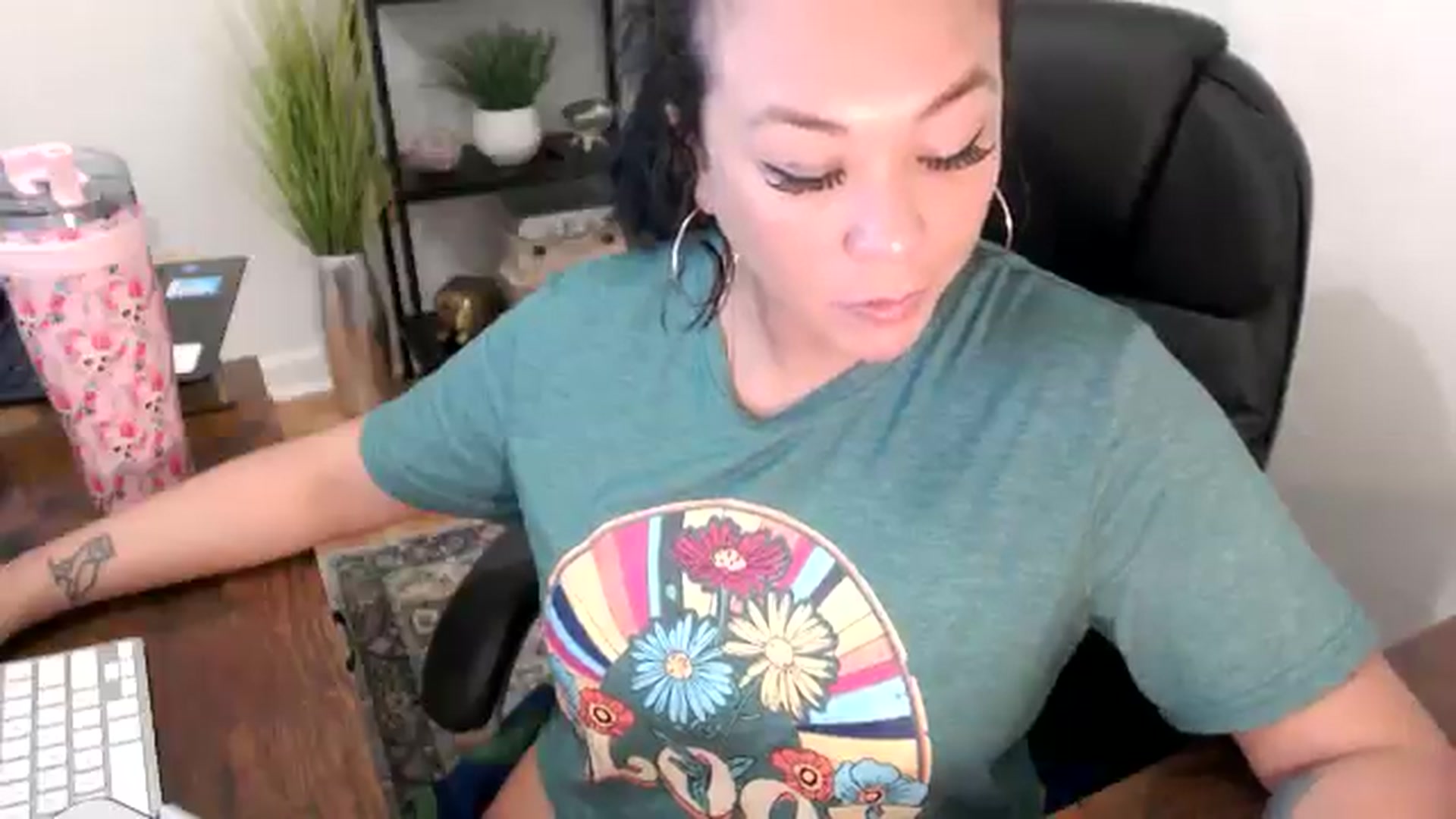 Gallery image thumbnail from MickaylaMinx's myfreecams stream on, 11/20/2024, 19:11 image 16 of 20