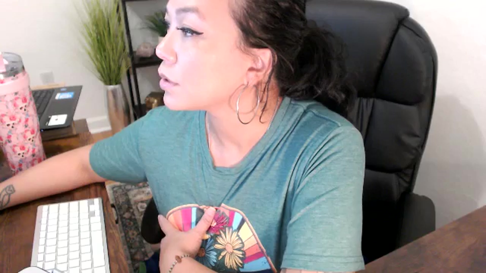 Gallery image thumbnail from MickaylaMinx's myfreecams stream on, 11/20/2024, 19:11 image 20 of 20