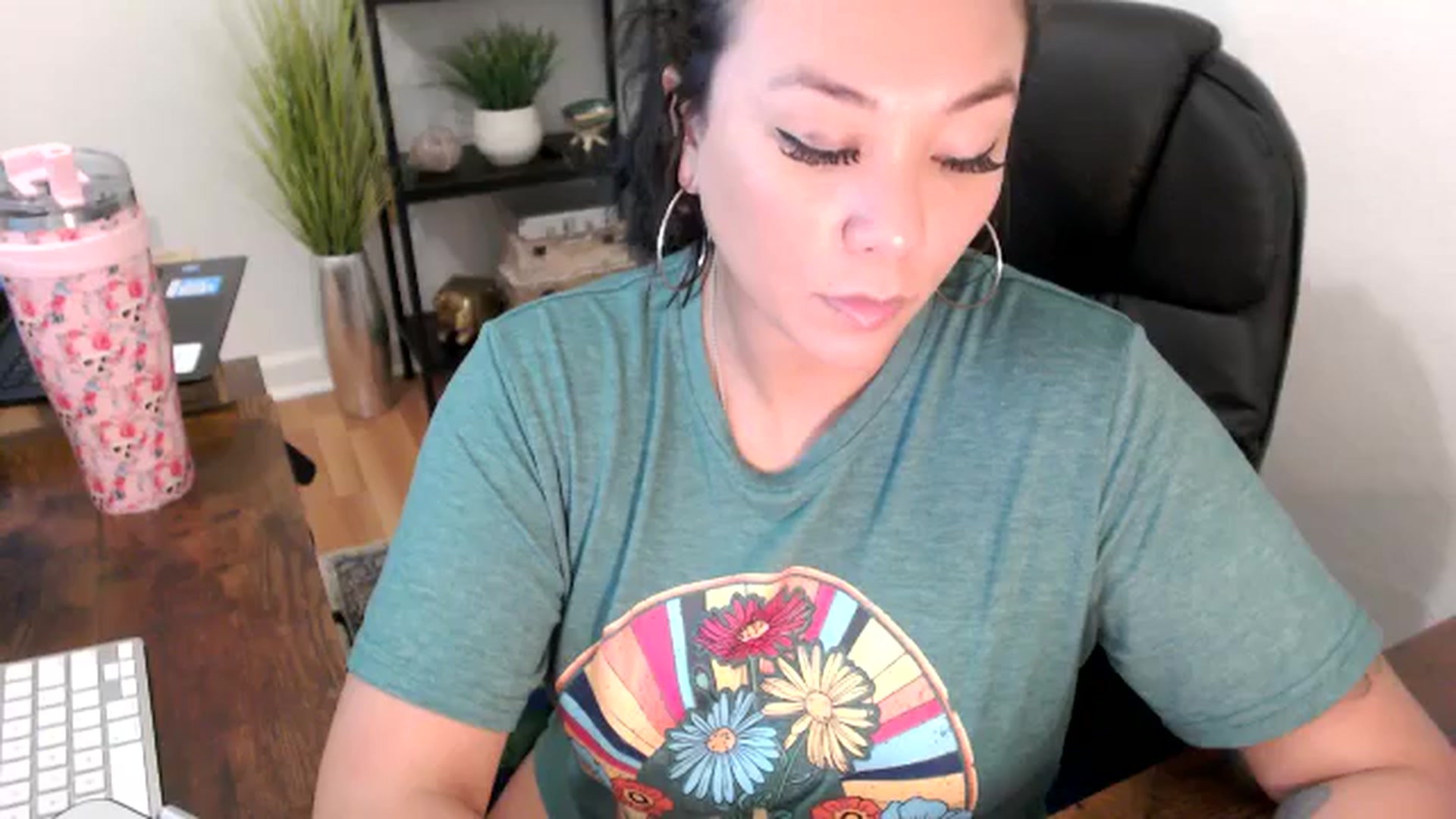 Gallery image thumbnail from MickaylaMinx's myfreecams stream on, 11/20/2024, 19:11 image 12 of 20