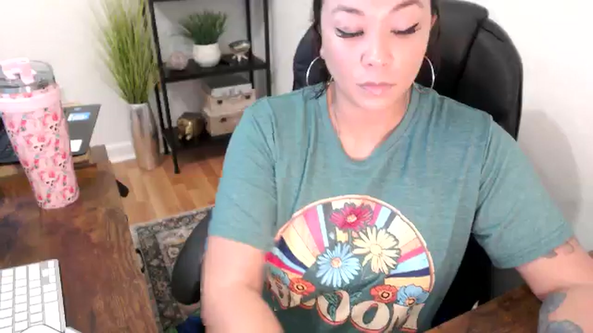 Gallery image thumbnail from MickaylaMinx's myfreecams stream on, 11/20/2024, 19:11 image 5 of 20