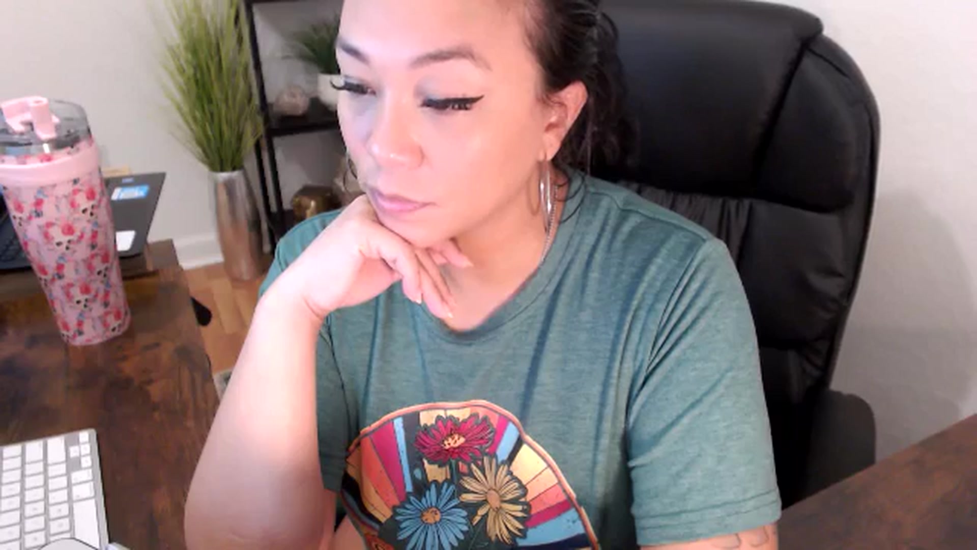 Gallery image thumbnail from MickaylaMinx's myfreecams stream on, 11/20/2024, 19:11 image 17 of 20
