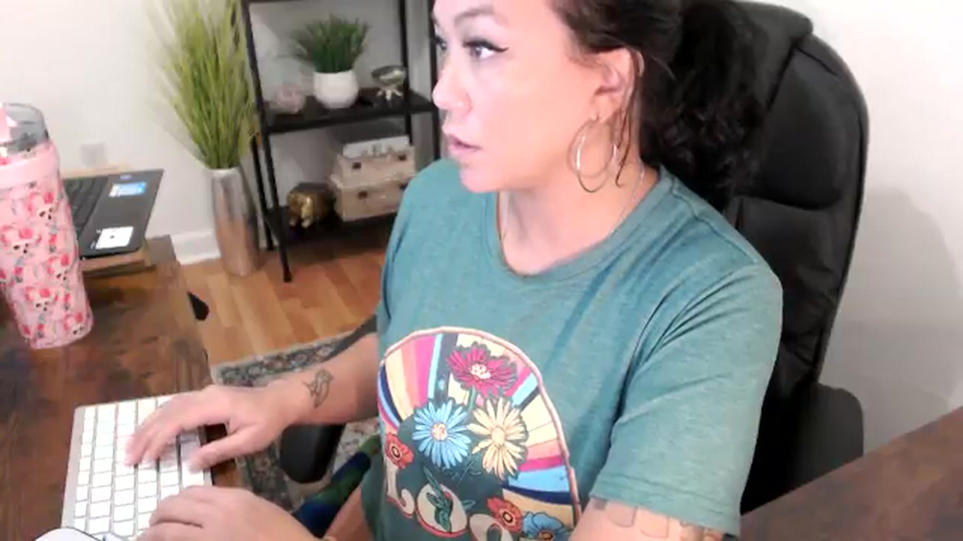Gallery image thumbnail from MickaylaMinx's myfreecams stream on, 11/20/2024, 19:11 image 19 of 20