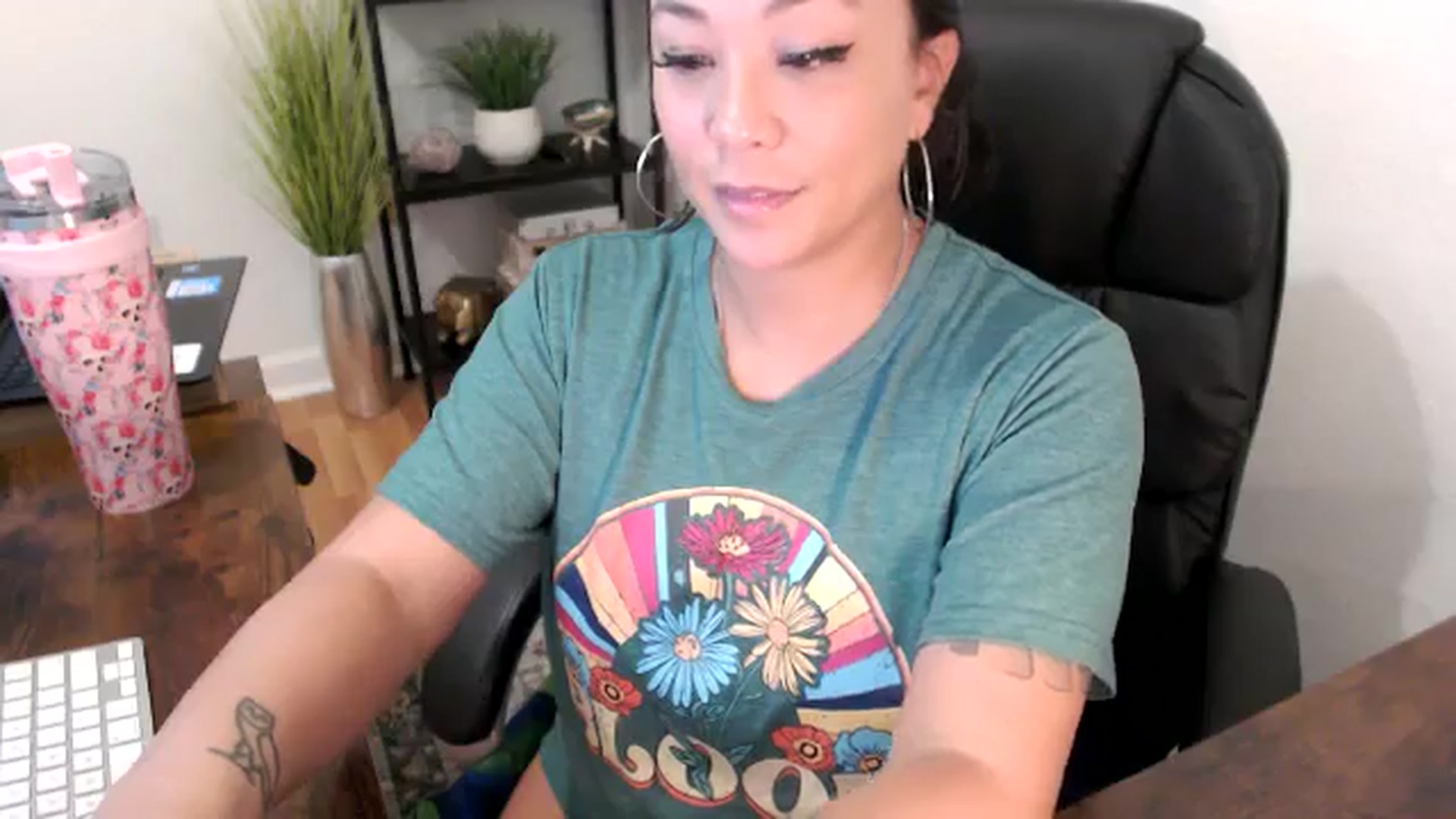 Gallery image thumbnail from MickaylaMinx's myfreecams stream on, 11/20/2024, 19:11 image 6 of 20