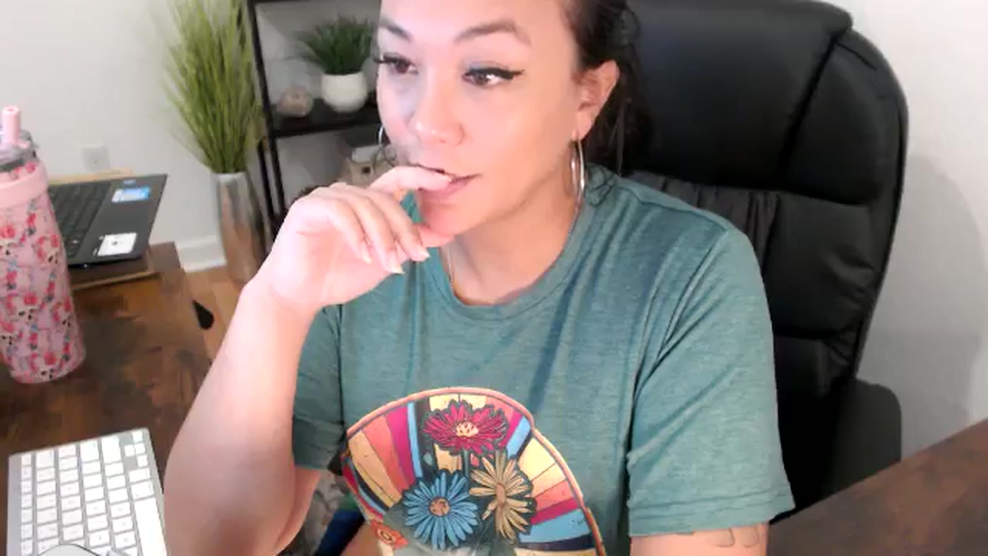 Gallery image thumbnail from MickaylaMinx's myfreecams stream on, 11/20/2024, 19:45 image 7 of 20