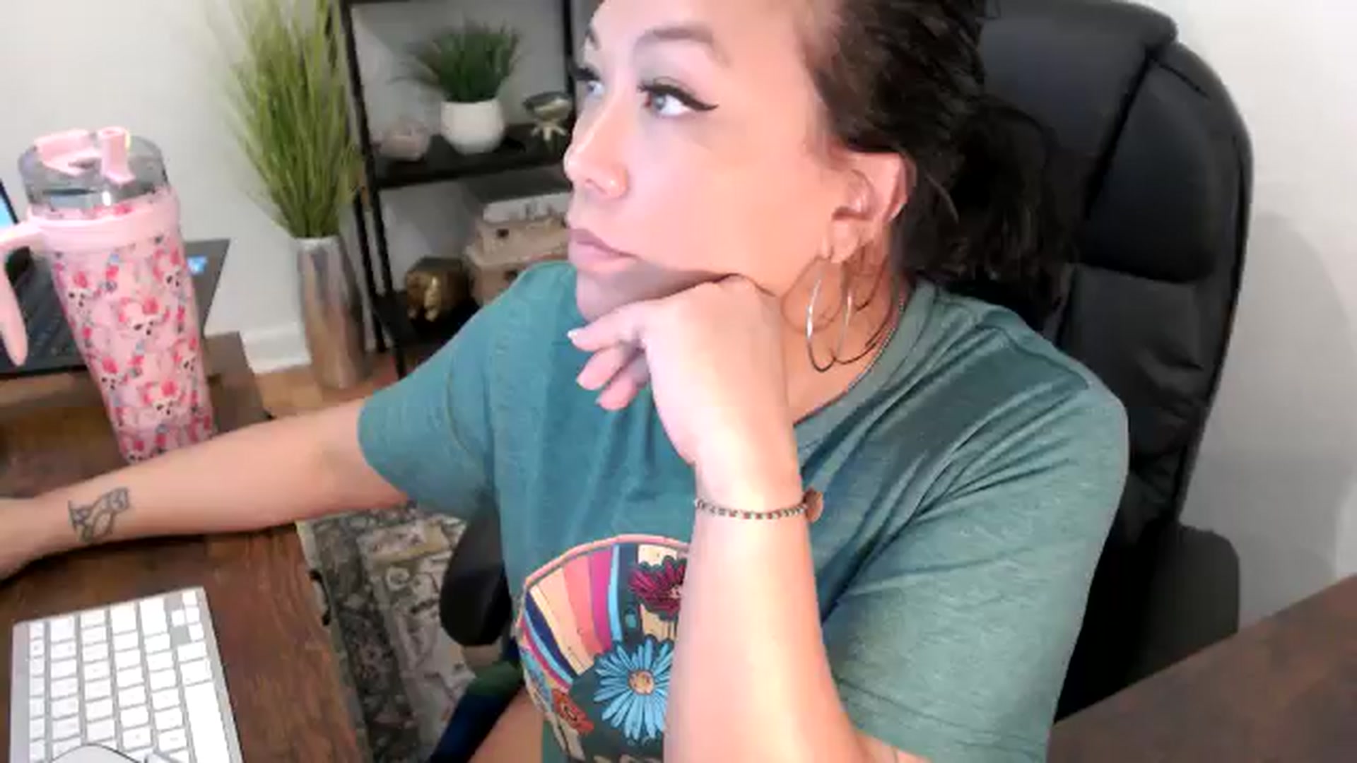 Gallery image thumbnail from MickaylaMinx's myfreecams stream on, 11/20/2024, 19:45 image 1 of 20