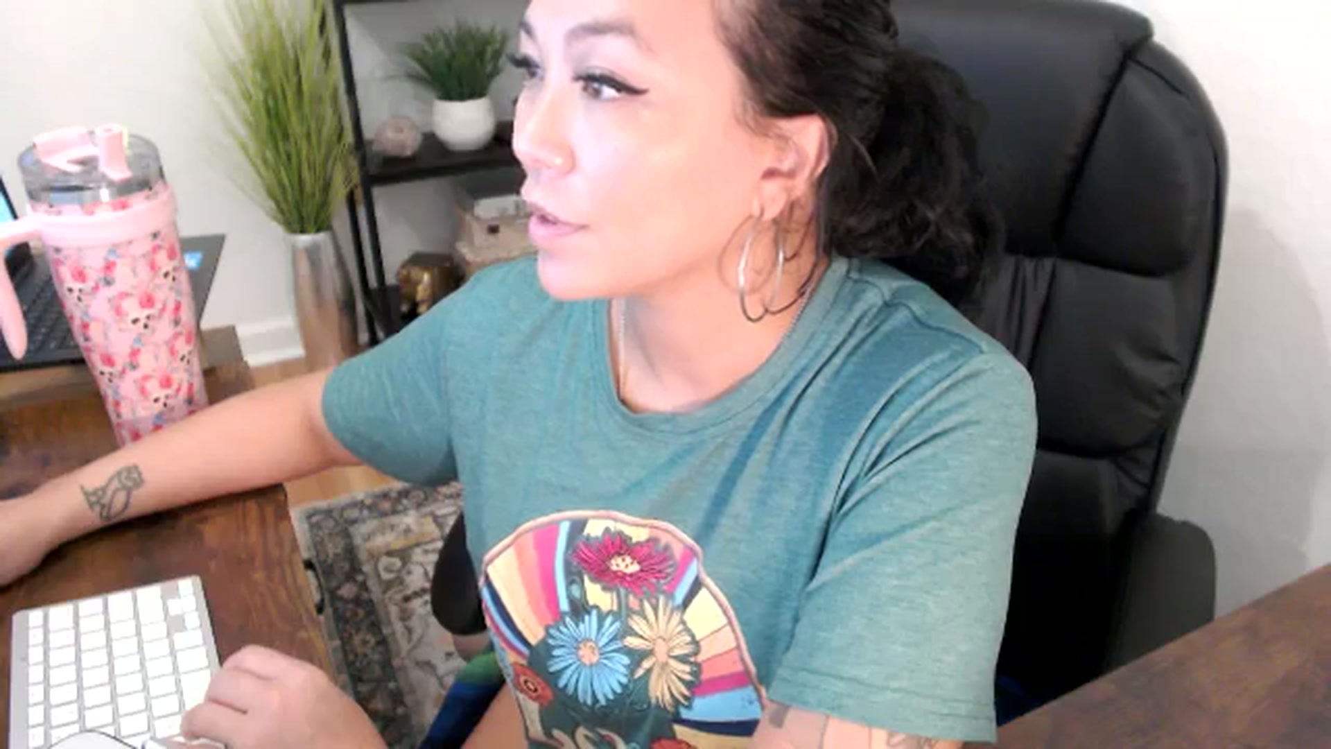 Gallery image thumbnail from MickaylaMinx's myfreecams stream on, 11/20/2024, 19:45 image 2 of 20