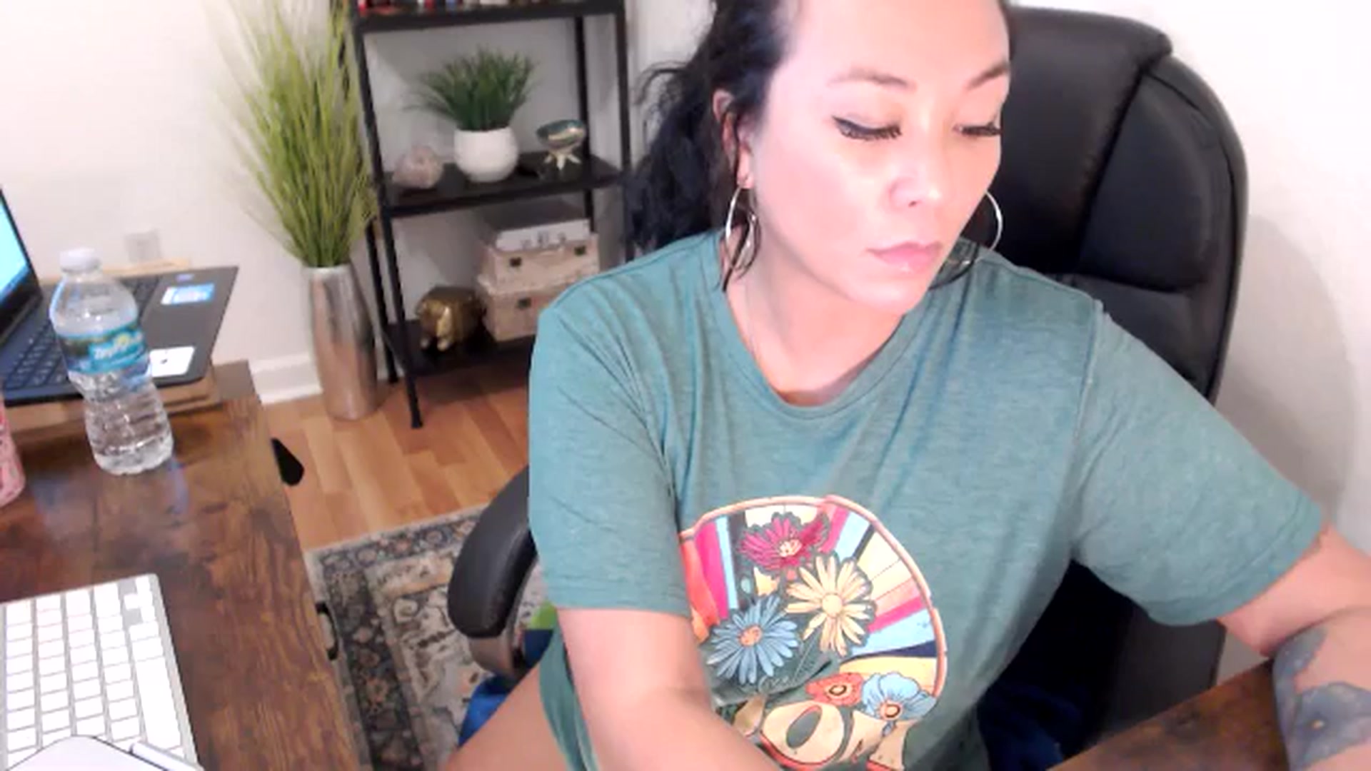 Gallery image thumbnail from MickaylaMinx's myfreecams stream on, 11/20/2024, 21:54 image 6 of 20