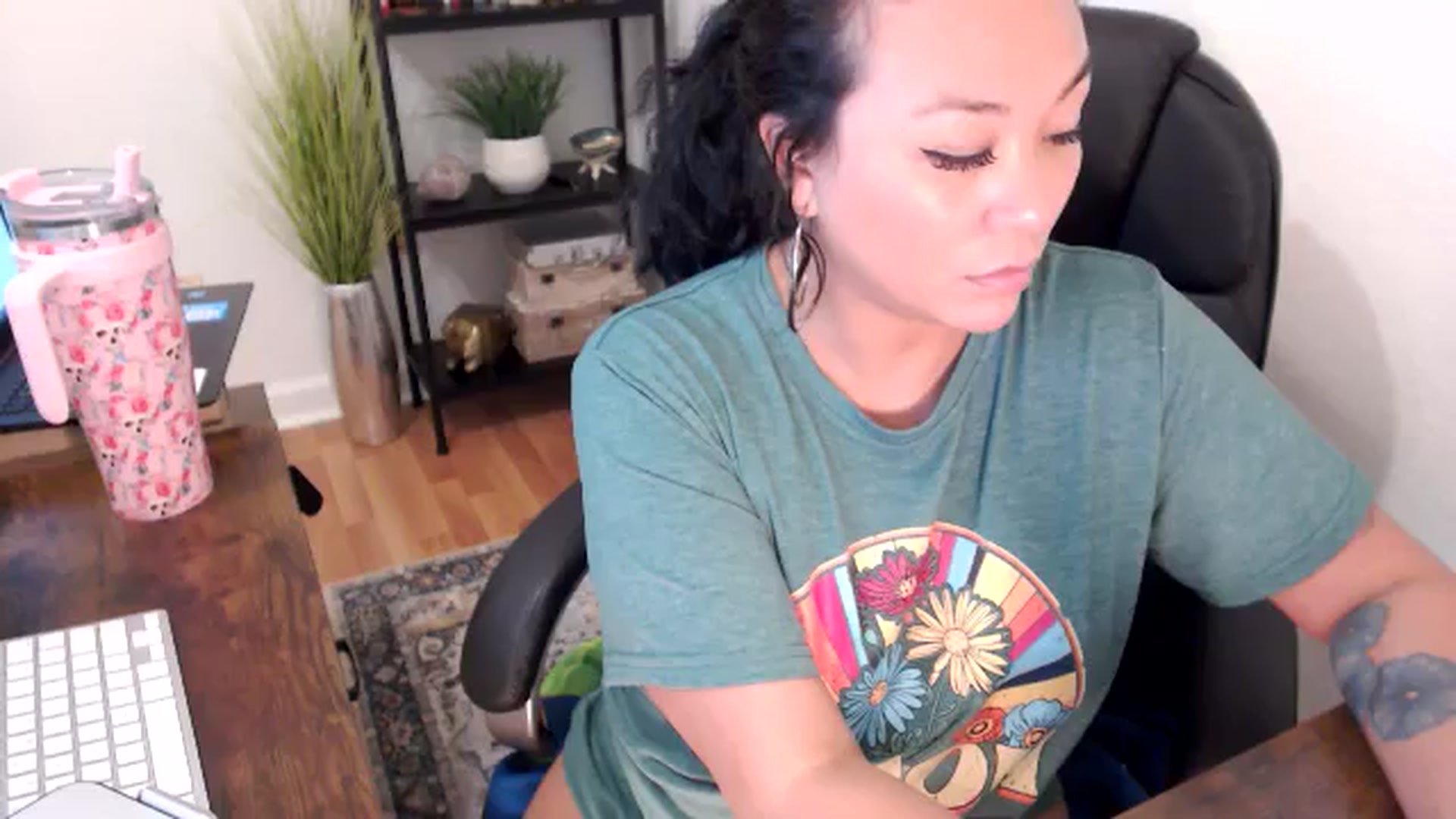 Gallery image thumbnail from MickaylaMinx's myfreecams stream on, 11/20/2024, 21:54 image 1 of 20