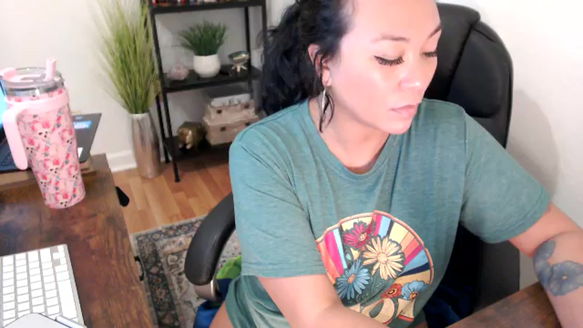 Gallery image thumbnail from MickaylaMinx's myfreecams stream on, 11/20/2024, 21:54 image 2 of 20