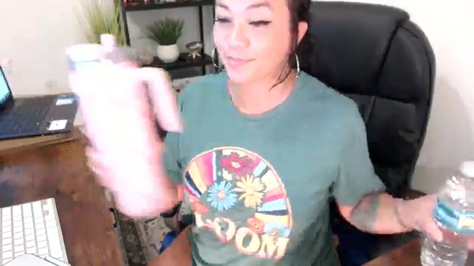 Gallery image thumbnail from MickaylaMinx's myfreecams stream on, 11/20/2024, 21:54 image 4 of 20